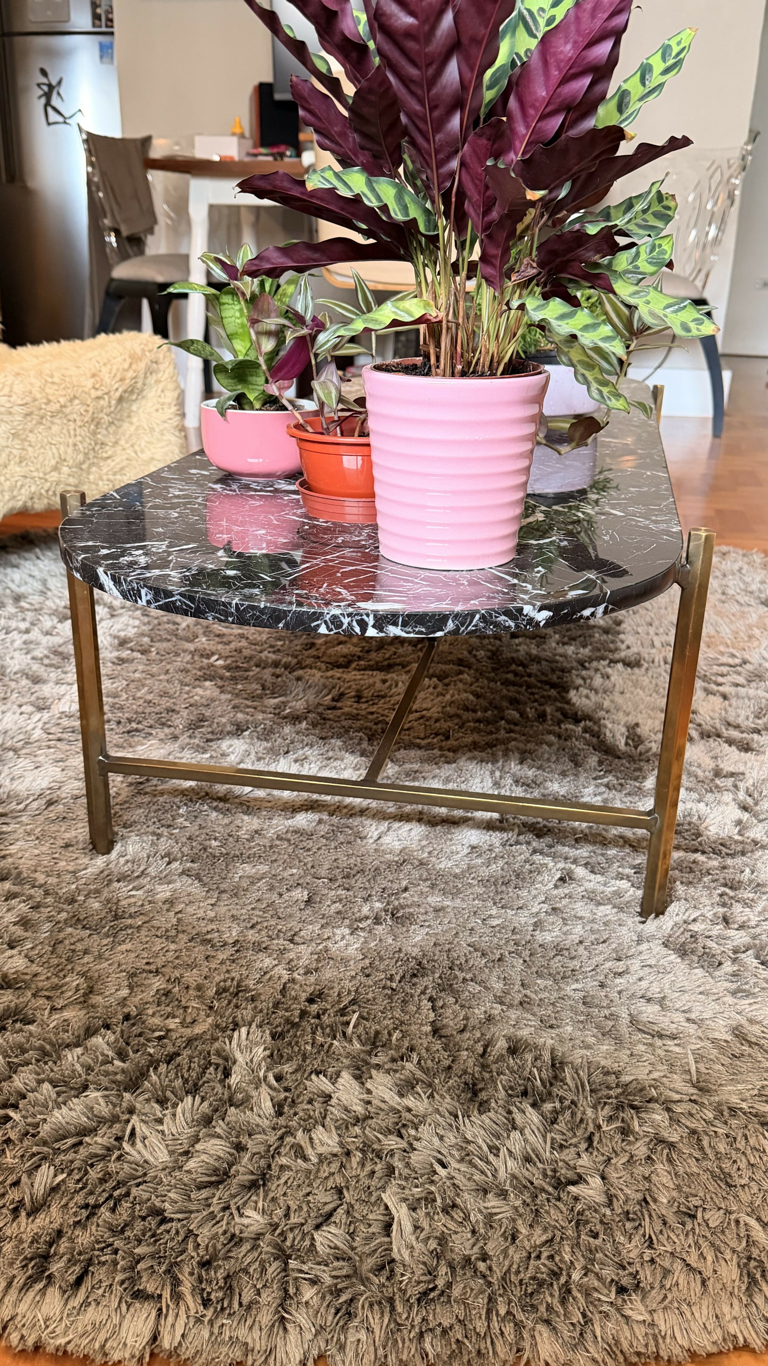 Mesa de Centro "OBI" – Felipe Protti para Prototype com tampo em mármore Nero