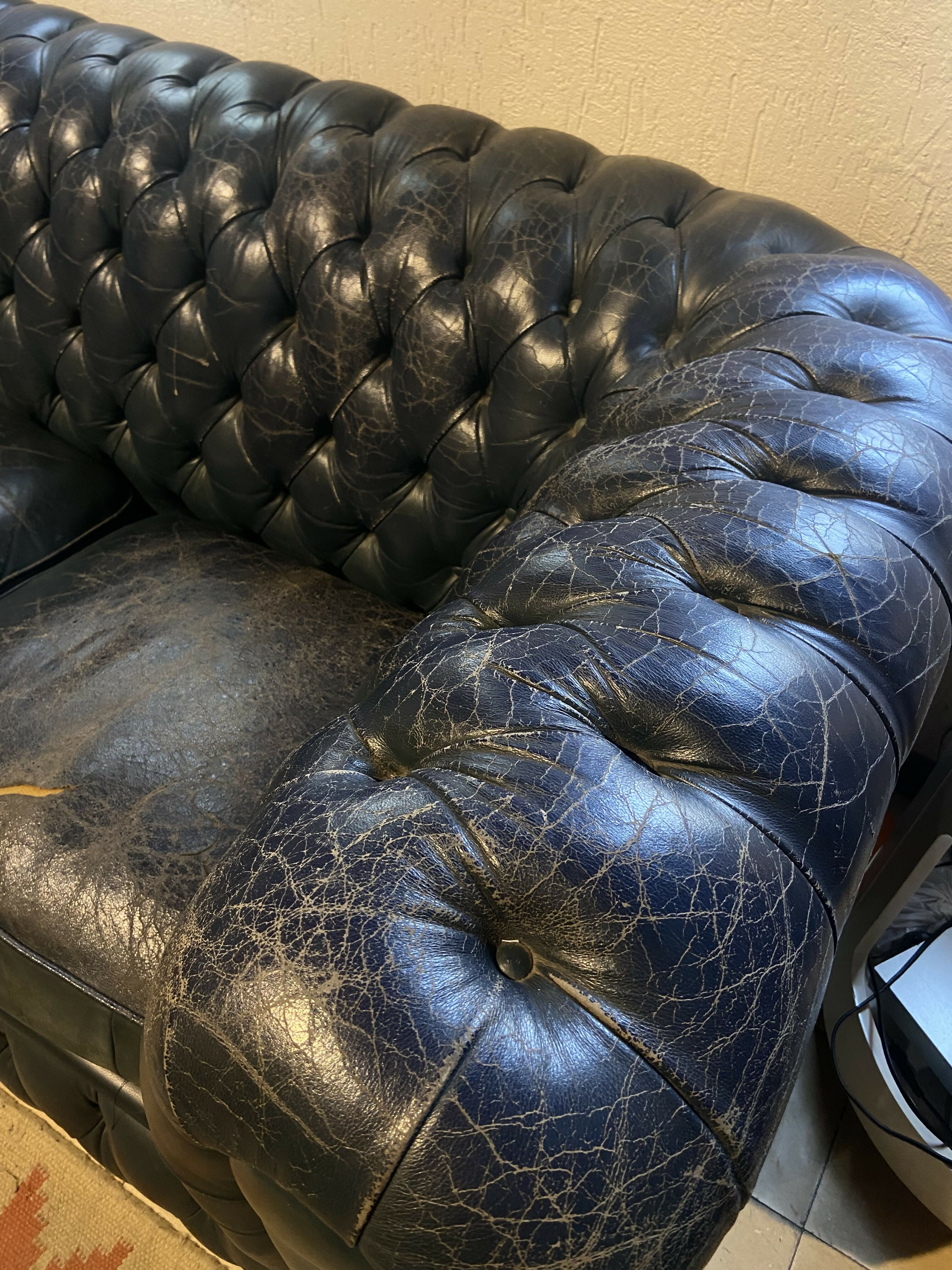 Sofá Chesterfield em couro original verde