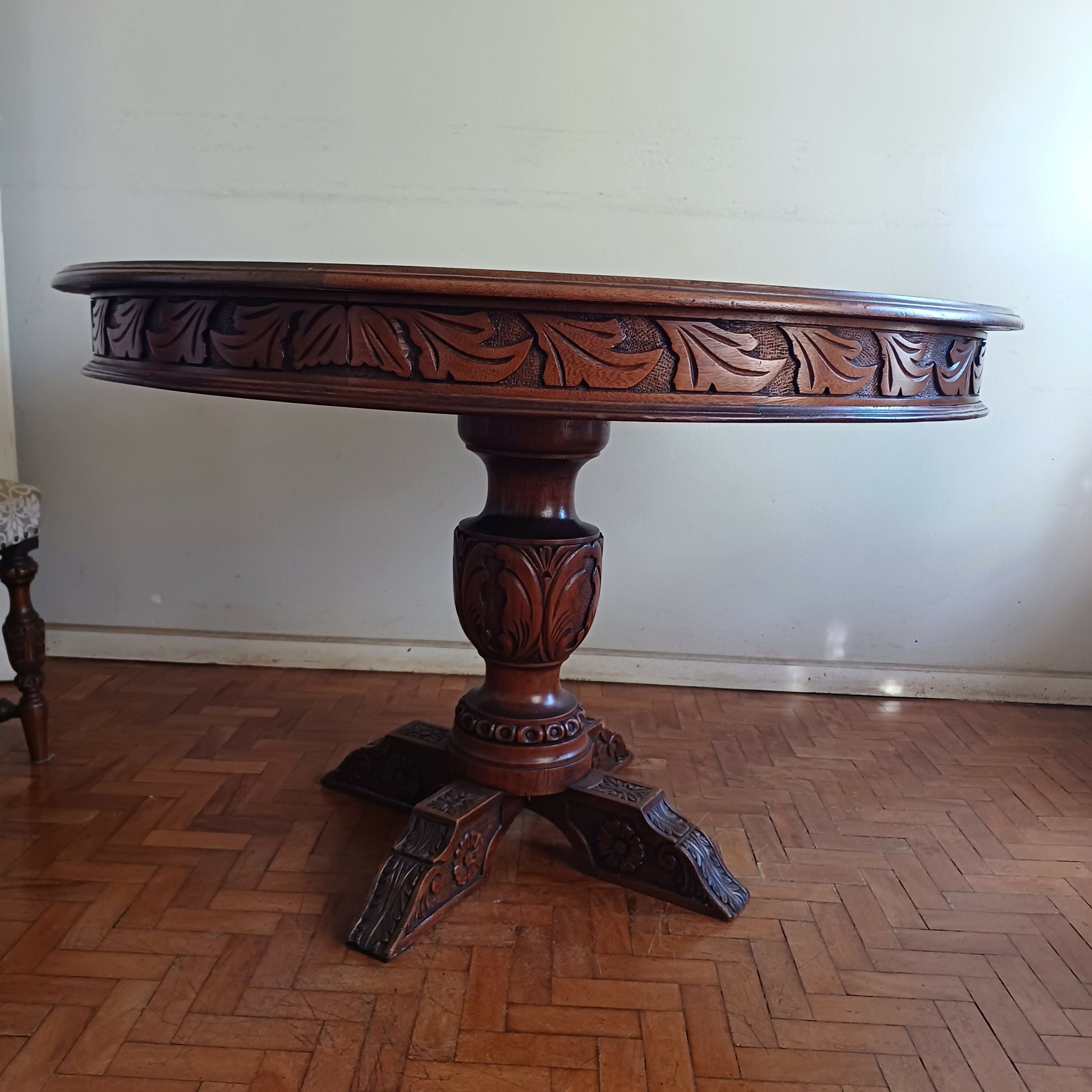 Jogo de Jantar (mesa e 6 cadeiras) e Bar / Armário em madeira maciça