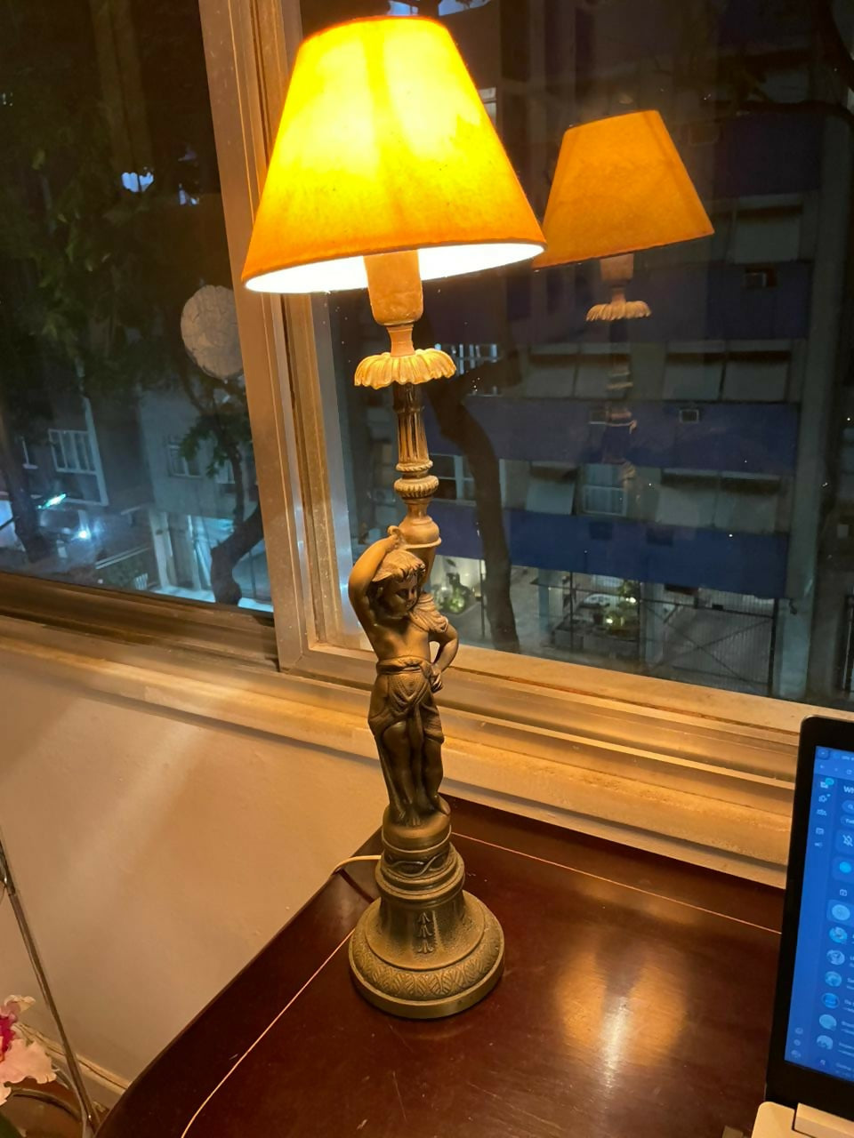 Grande Abajur em Bronze Representando um Querubim (62cm) - valor unitário