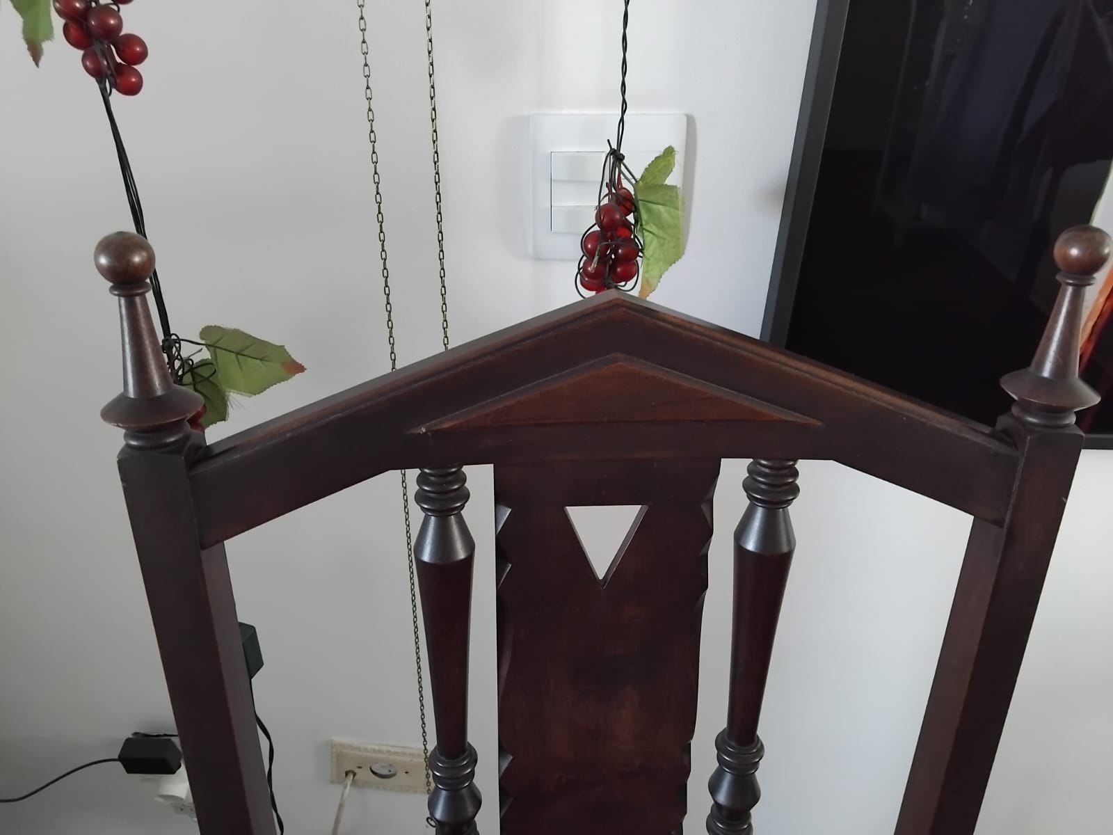  Cadeira De Braço Antiga Estilo Colonial Madeira Maciça com estofado vermelho floral 