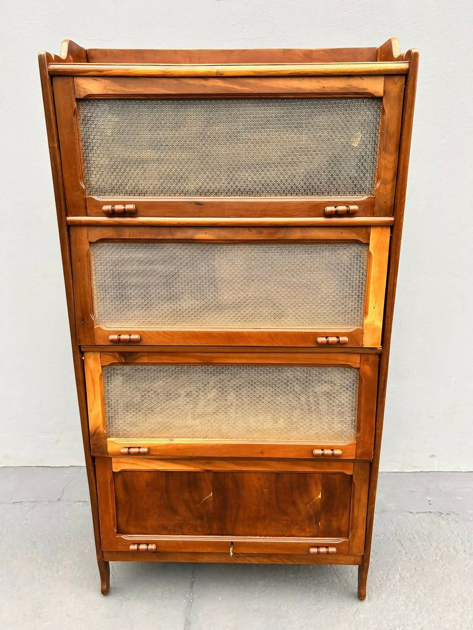 Livreiro Basculante em Madeira e vidro texturizado (restaurado)