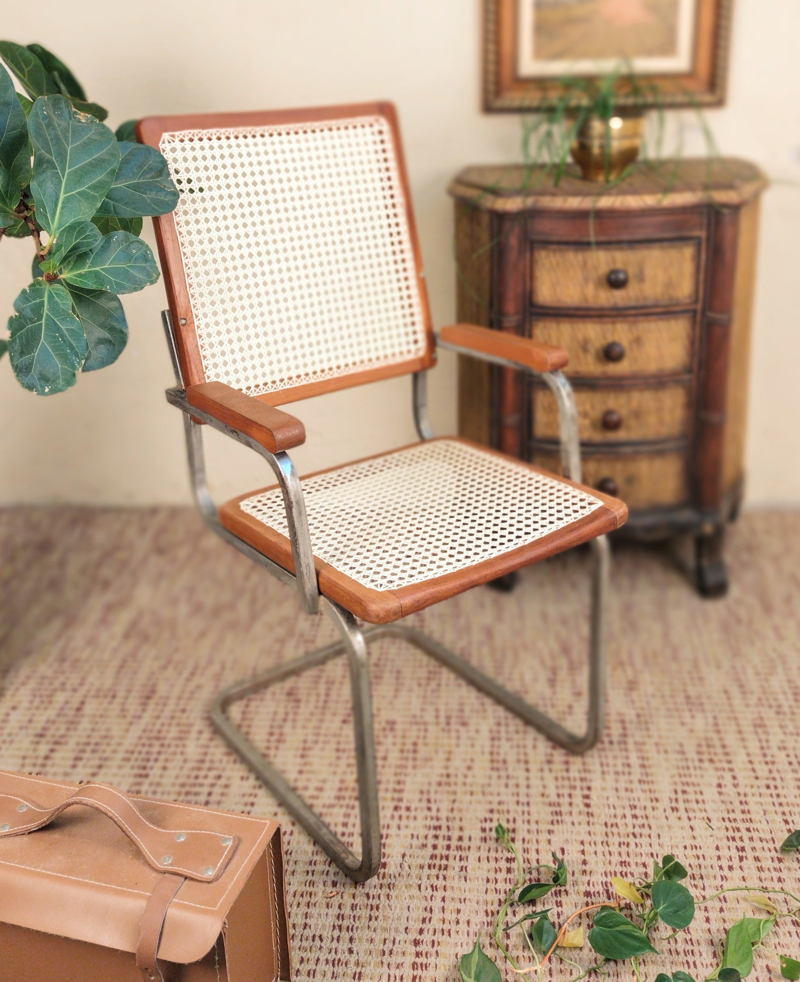 Cadeira com braços anos 70 em ferro, Peroba e palhinha