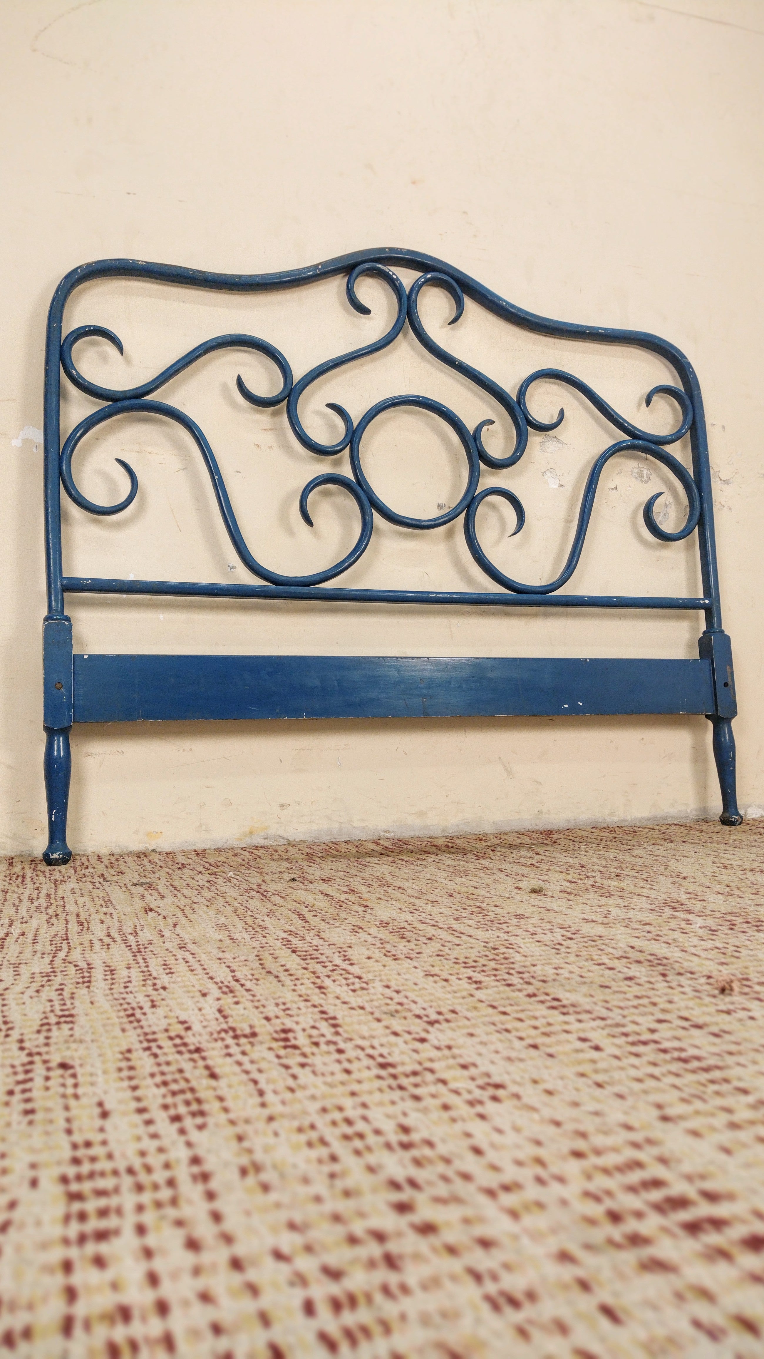 Antiga Cabeceira de cama de casal Thonet em madeira vergada laqueada em azul (L- 145cm)