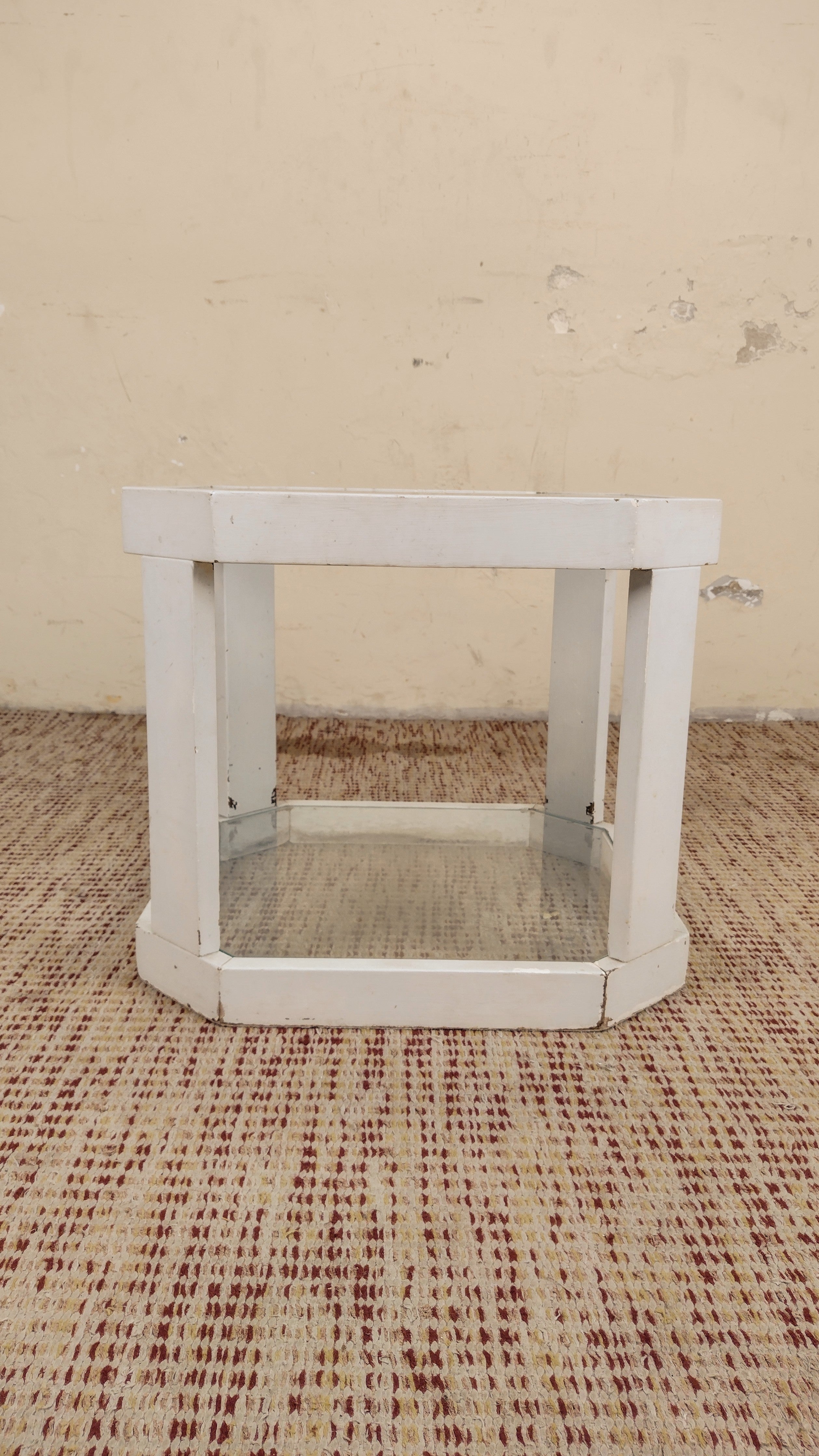 Mesinha de apoio Octógono com vidro em madeira laqueada em branco (55cm X 55cm)