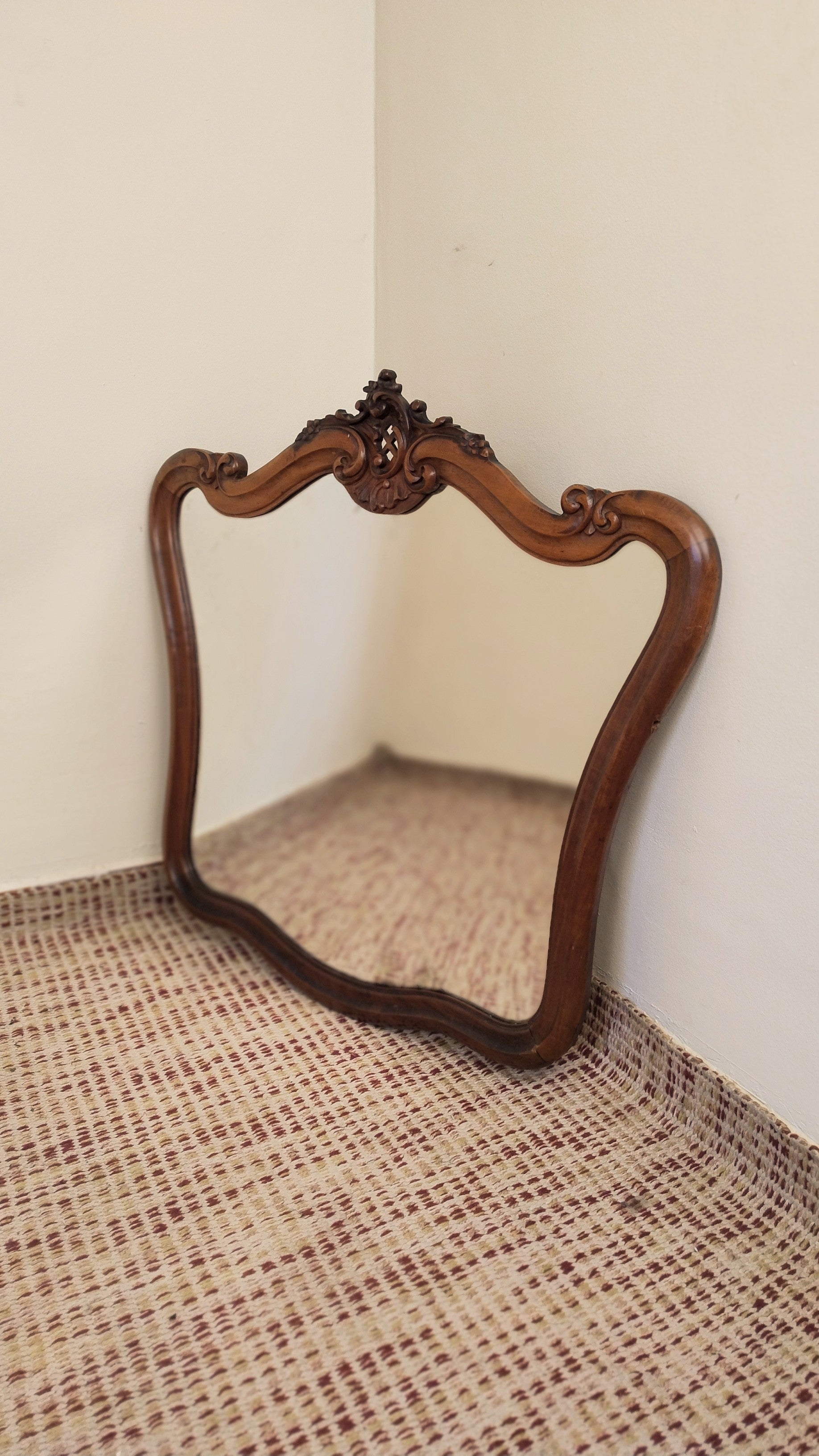 Espelho bisotado provençal anos 60 em Imbuia maciça (81cm X 67cm)