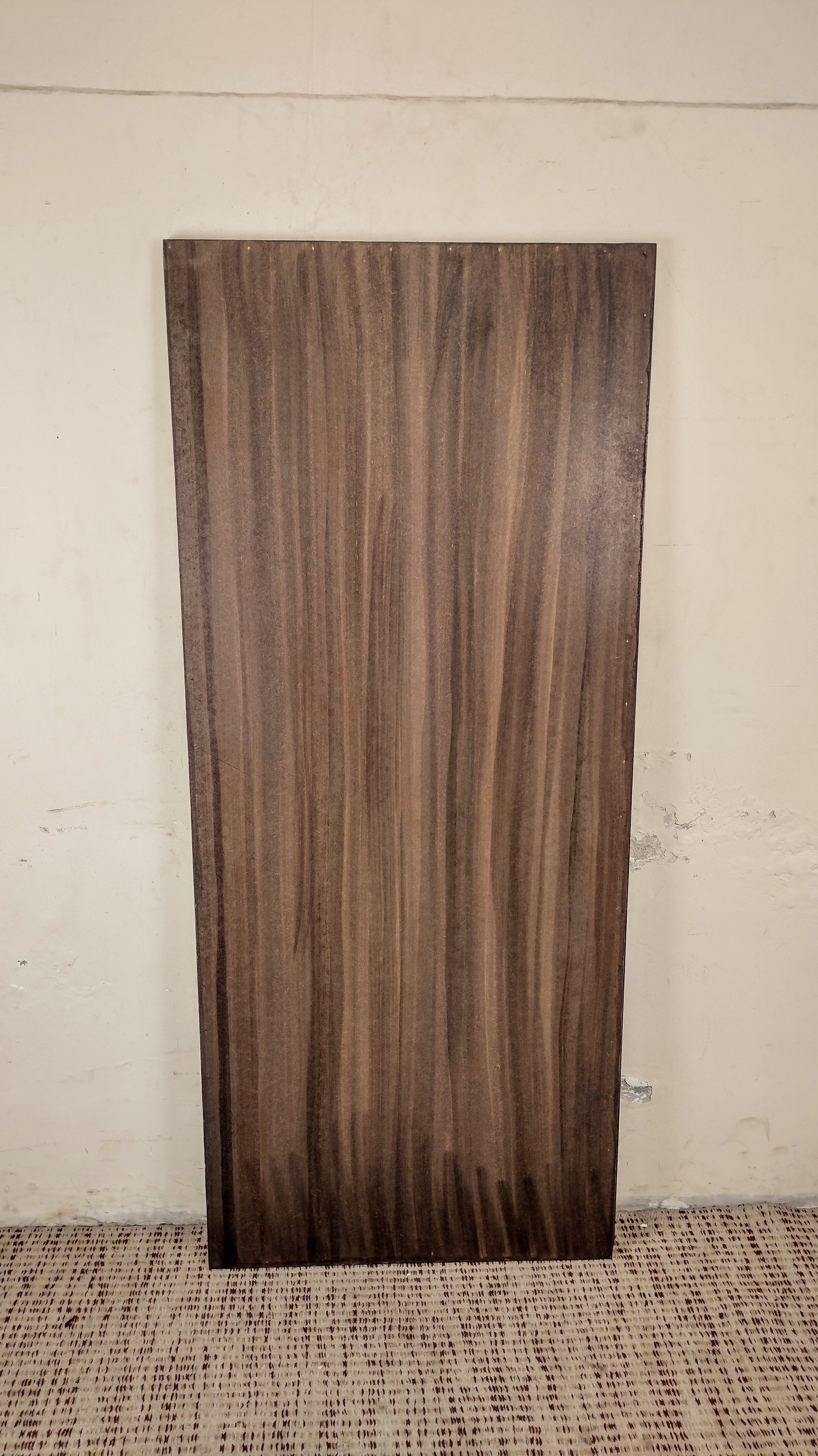 Espelho bisotado retangular anos 50 em madeira entalhada (174cm X 74cm)