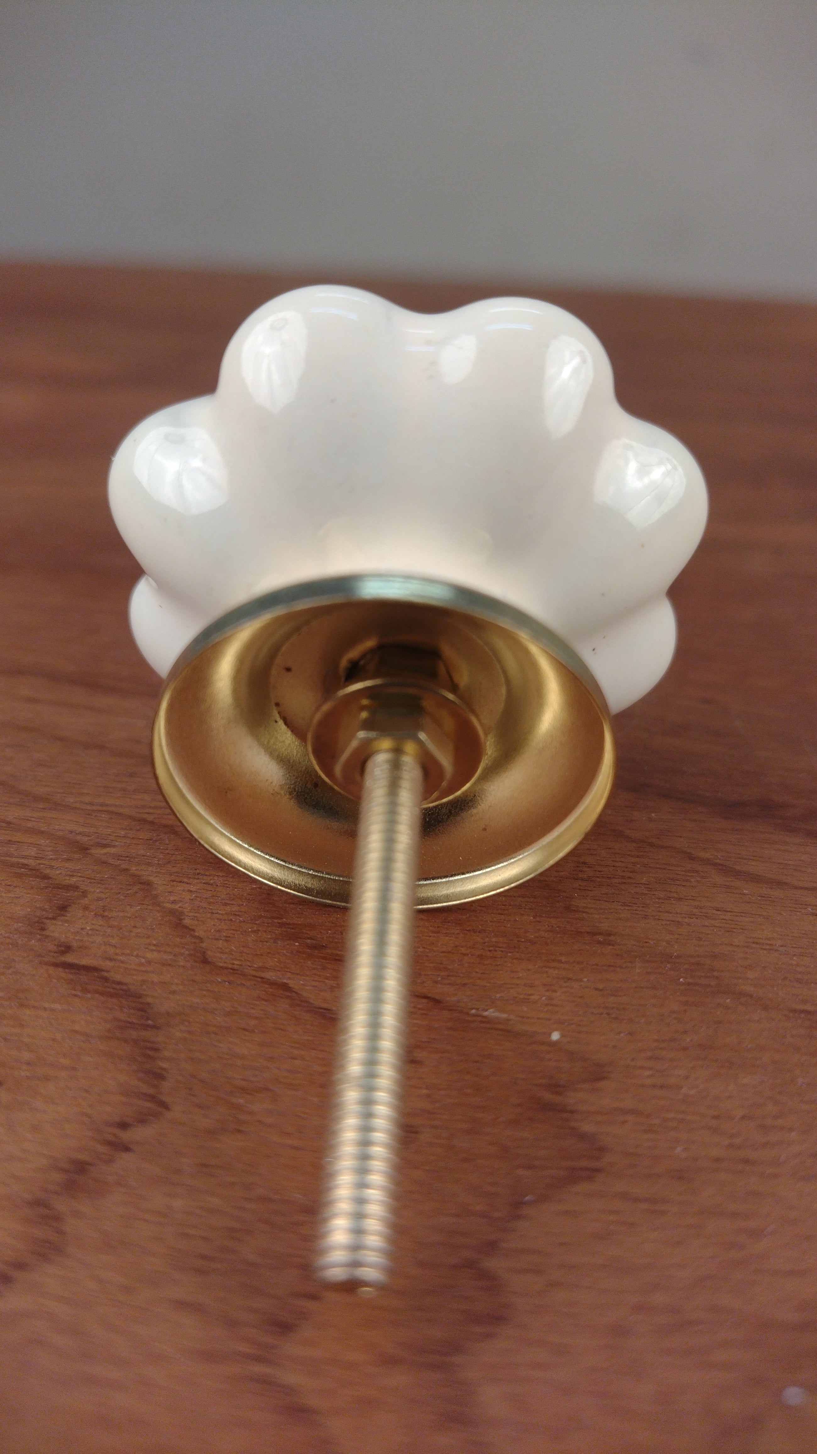 Puxador de cerâmica bege com dourado (D-4cm)