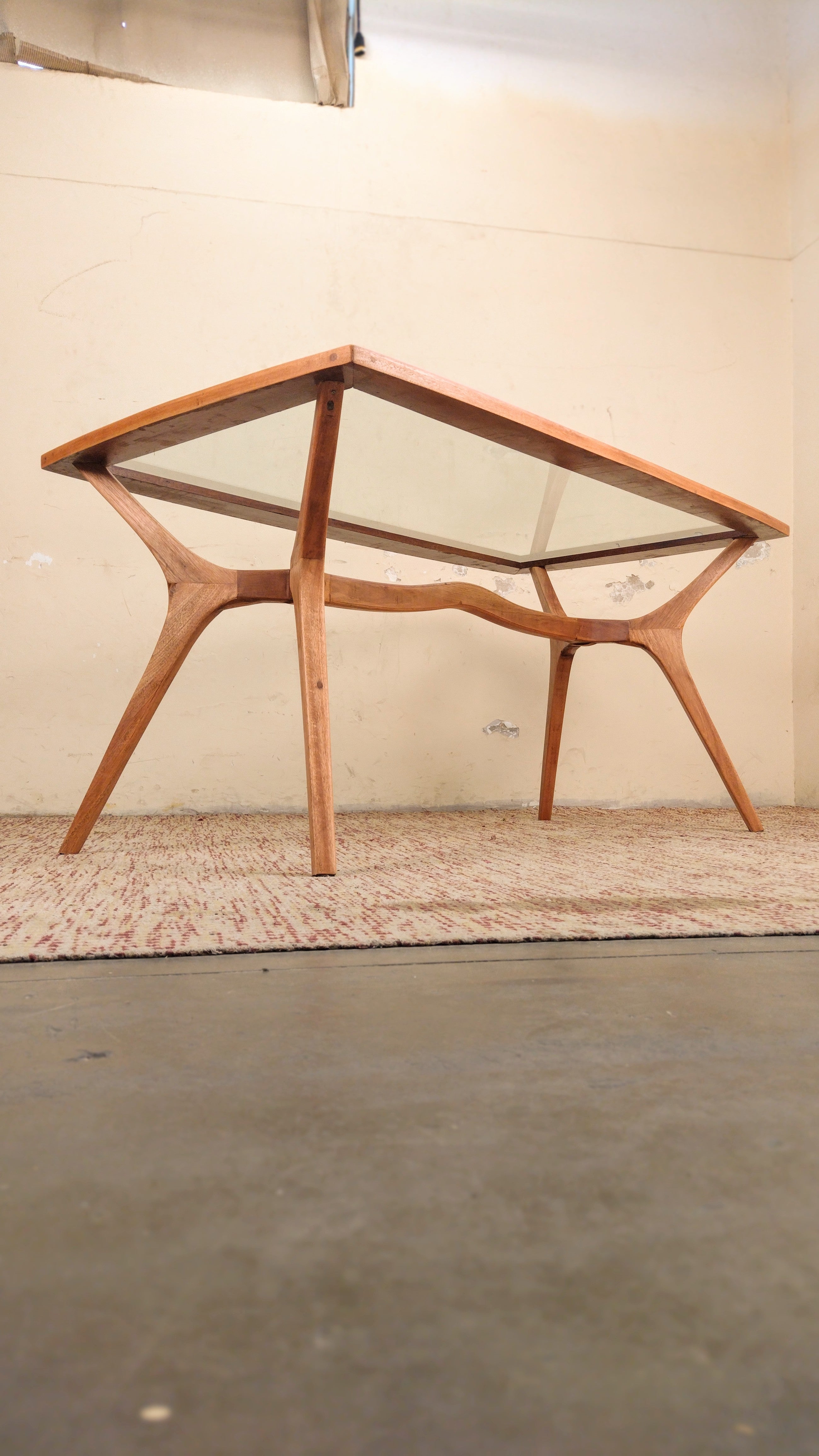 Mesa retangular atribuída à Vladimir Kagan em madeira clara e vidro (L- 160cm) - 6 lugares
