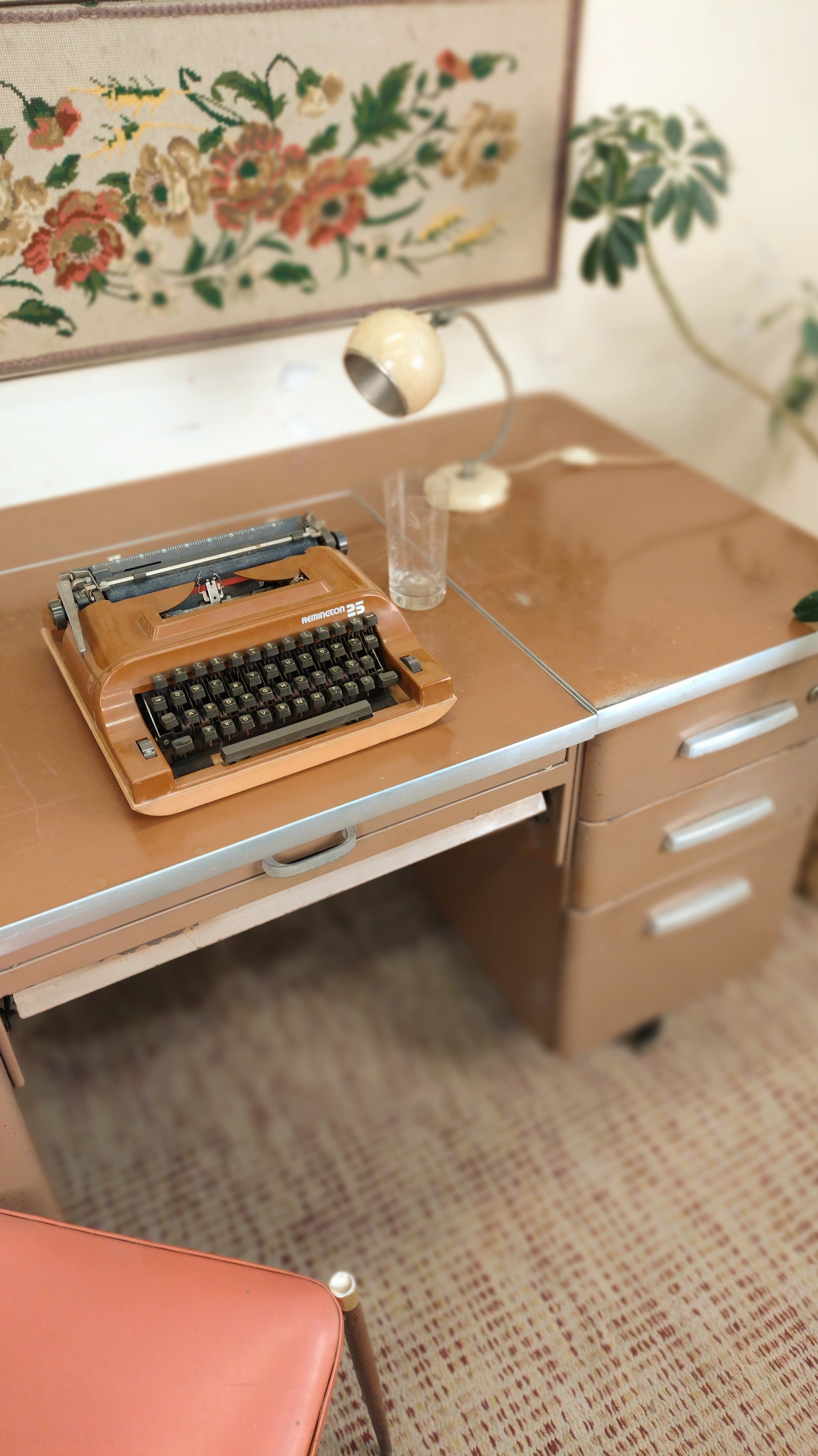 Escrivaninha industrial anos 70 com tampo retrátil em aço (L- 120cm) - sem cadeira