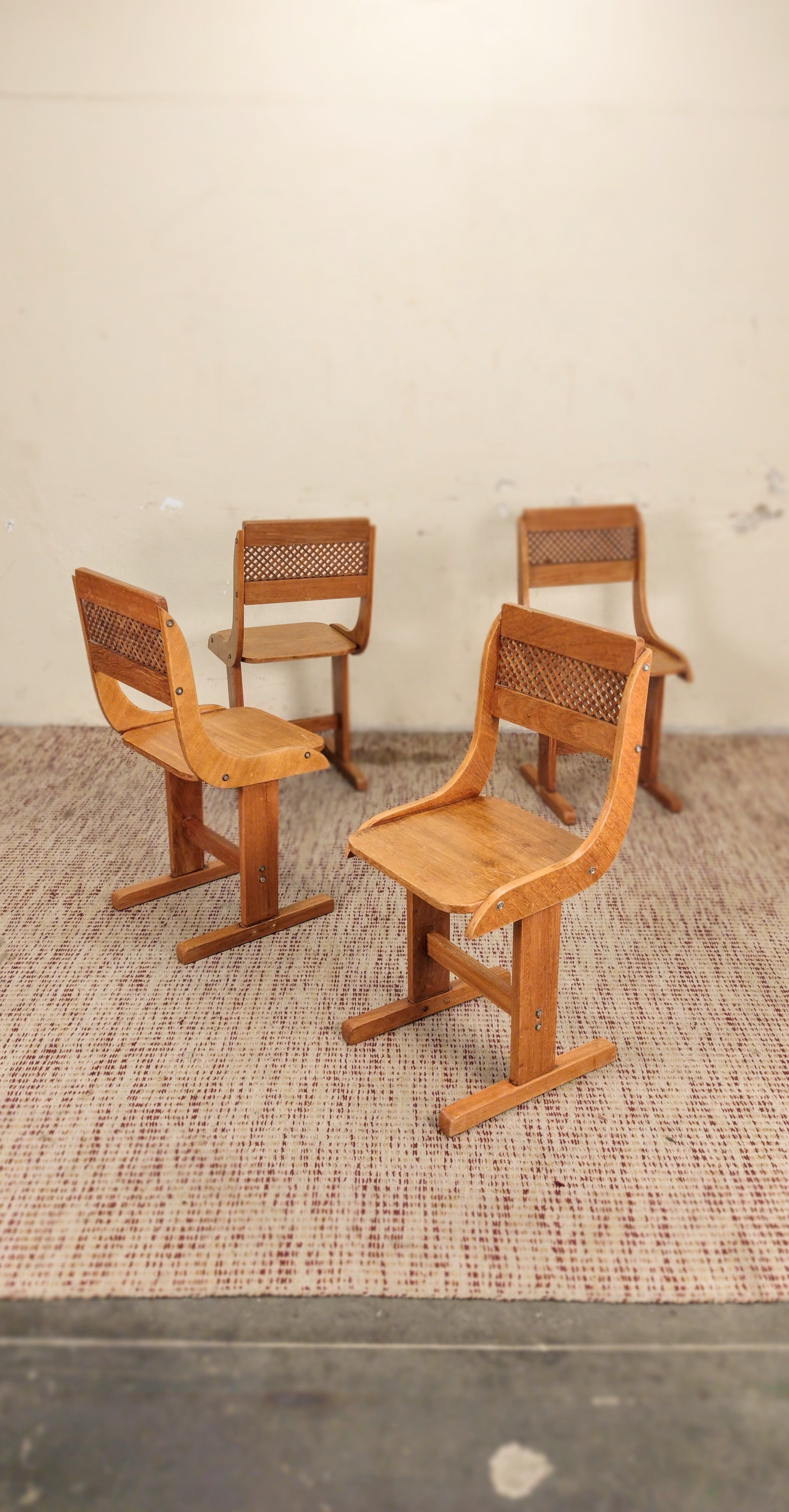 Quarteto de cadeiras anos 80 em Cerejeira e Treliça
