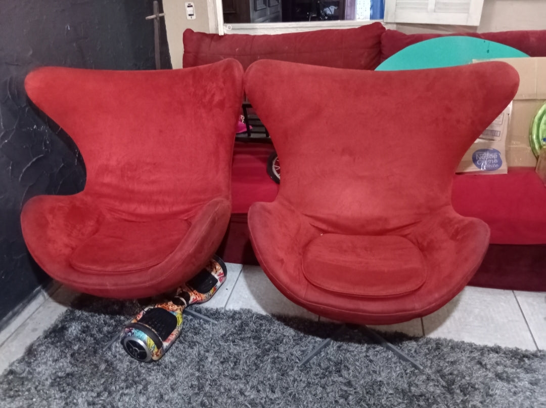 Par de Poltronas giratórias em estofado vermelho