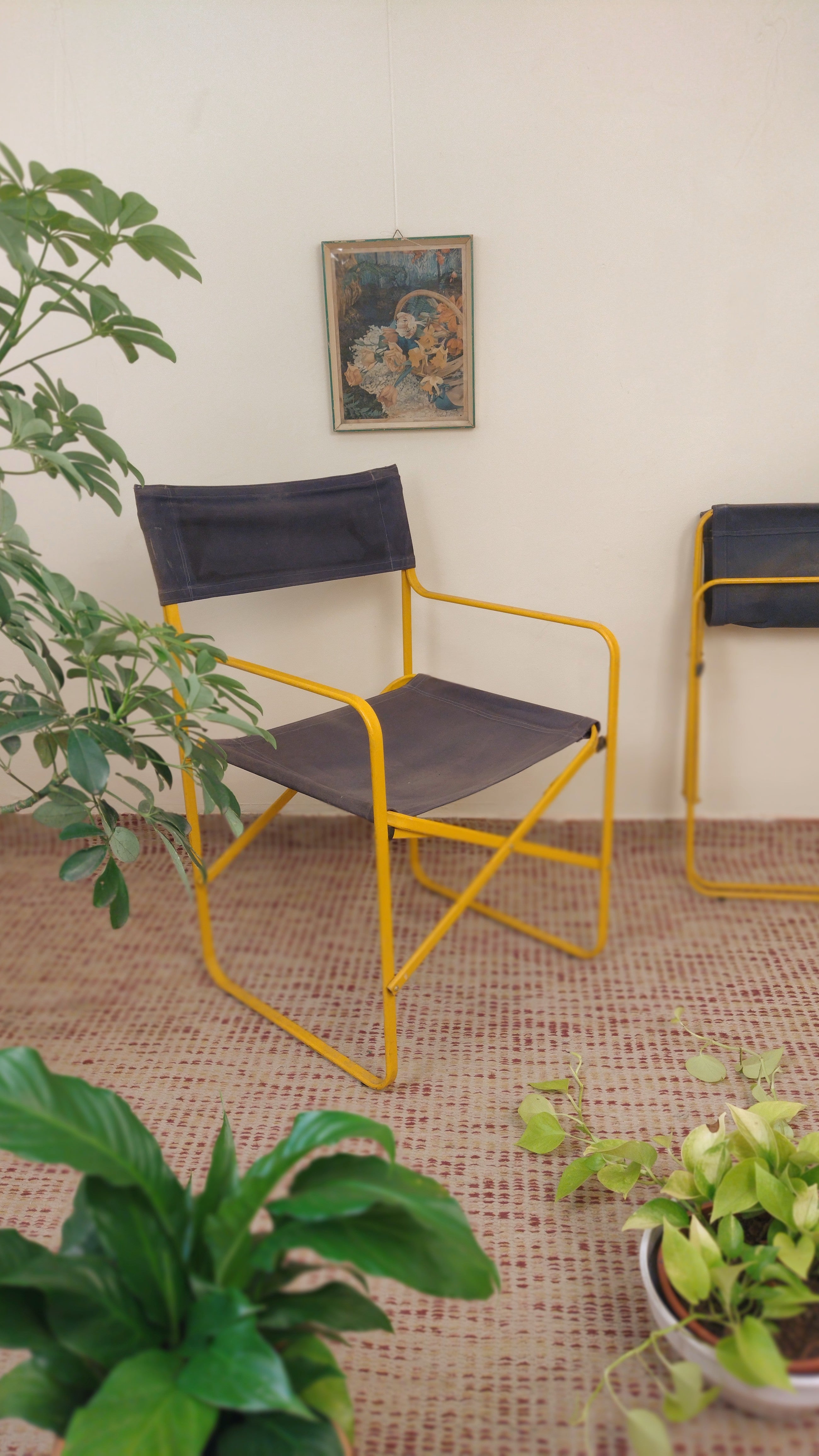 Cadeira dobrável estilo Diretor em ferro amarelo e tecido azul