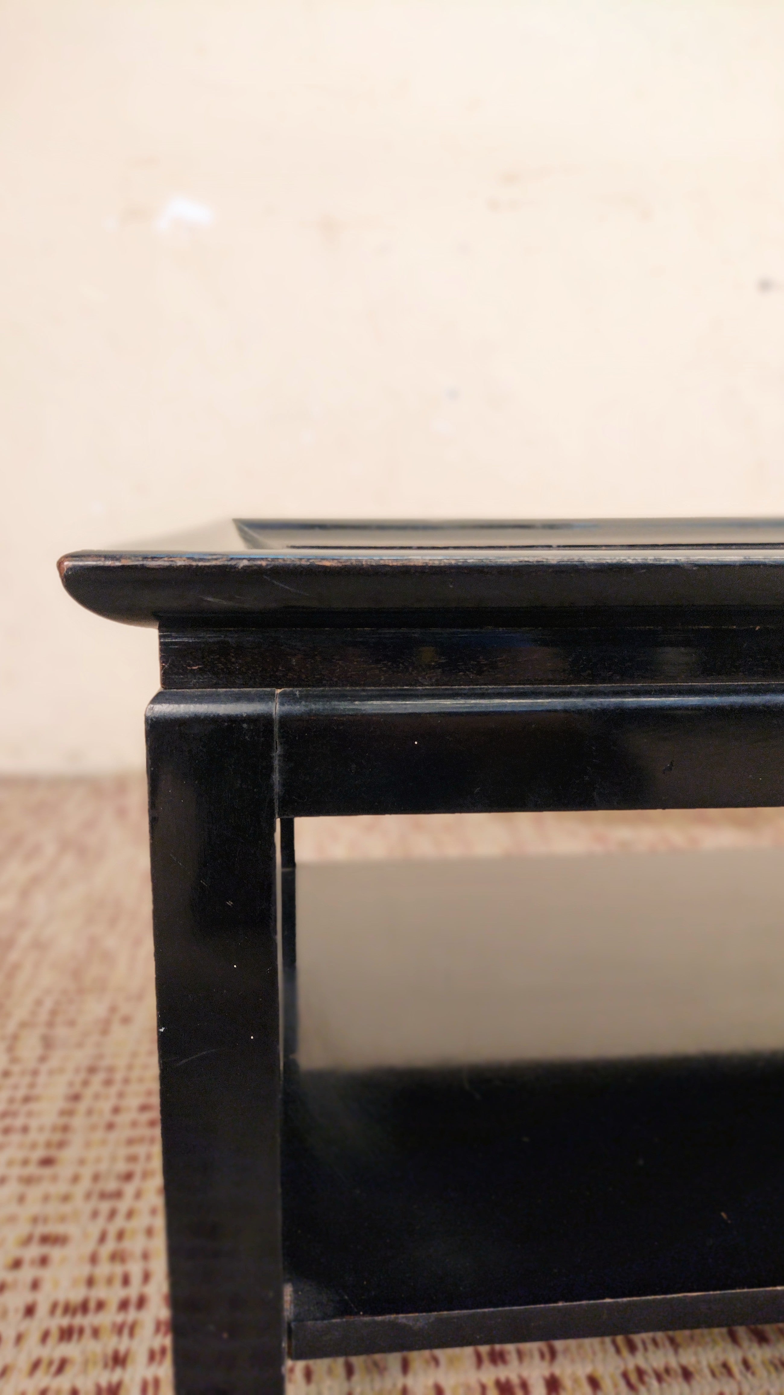 Mesa de centro retangular em madeira laqueada em preto (L- 120cm)