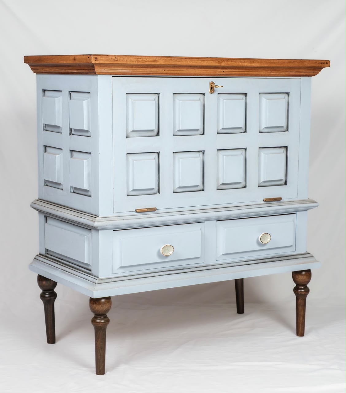 Barzinho Buffet Vintage em Madeira azul claro com Porta Basculante e Gavetas – Jardim Floral