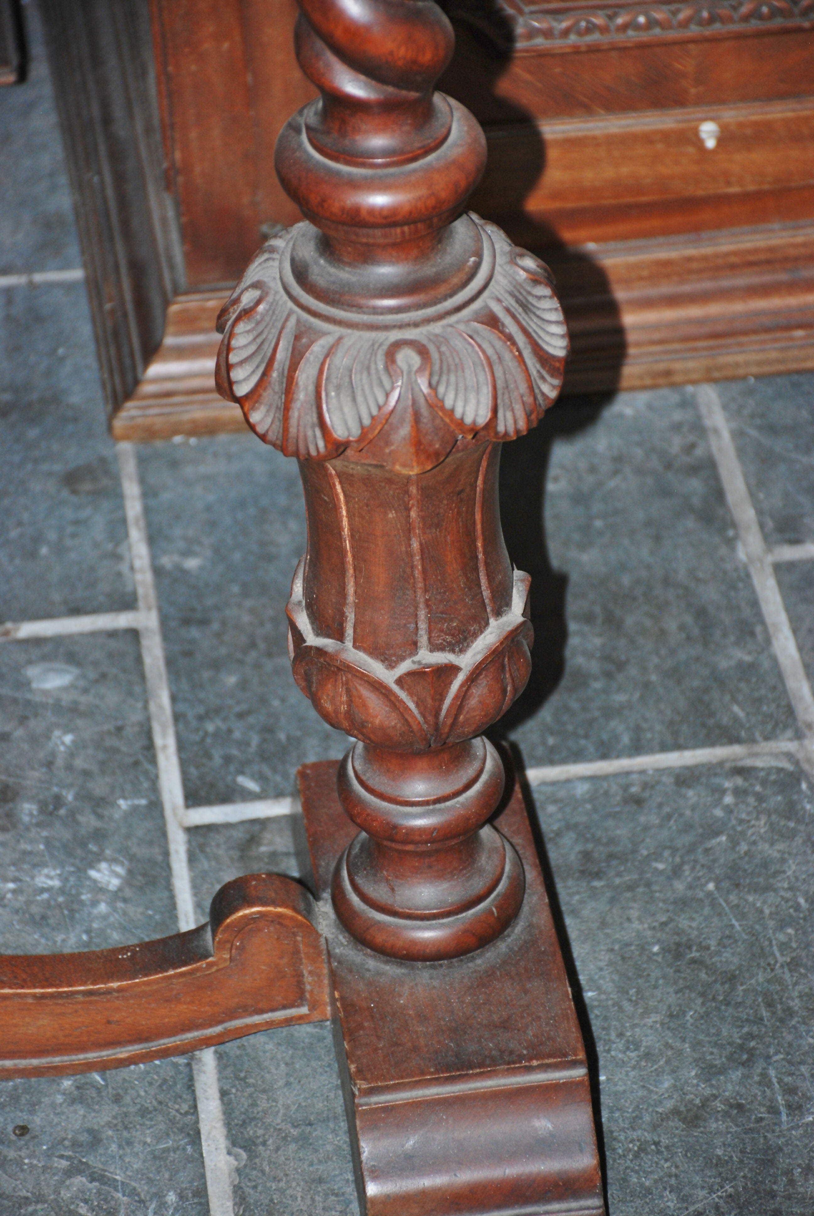 aparador anos 50 ,base madeira trabalhada 1,60 x o,30 x 0,80