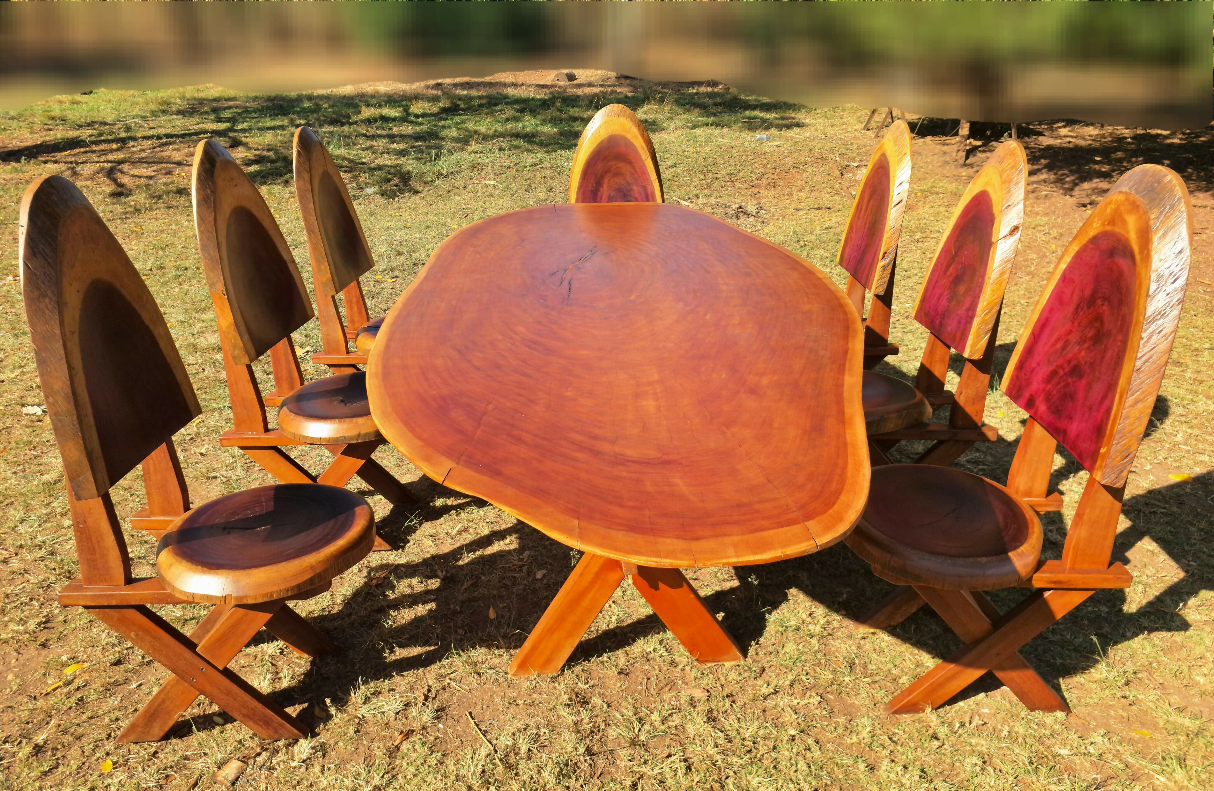 Mesa Prancha com 8 Cadeiras Roxinho