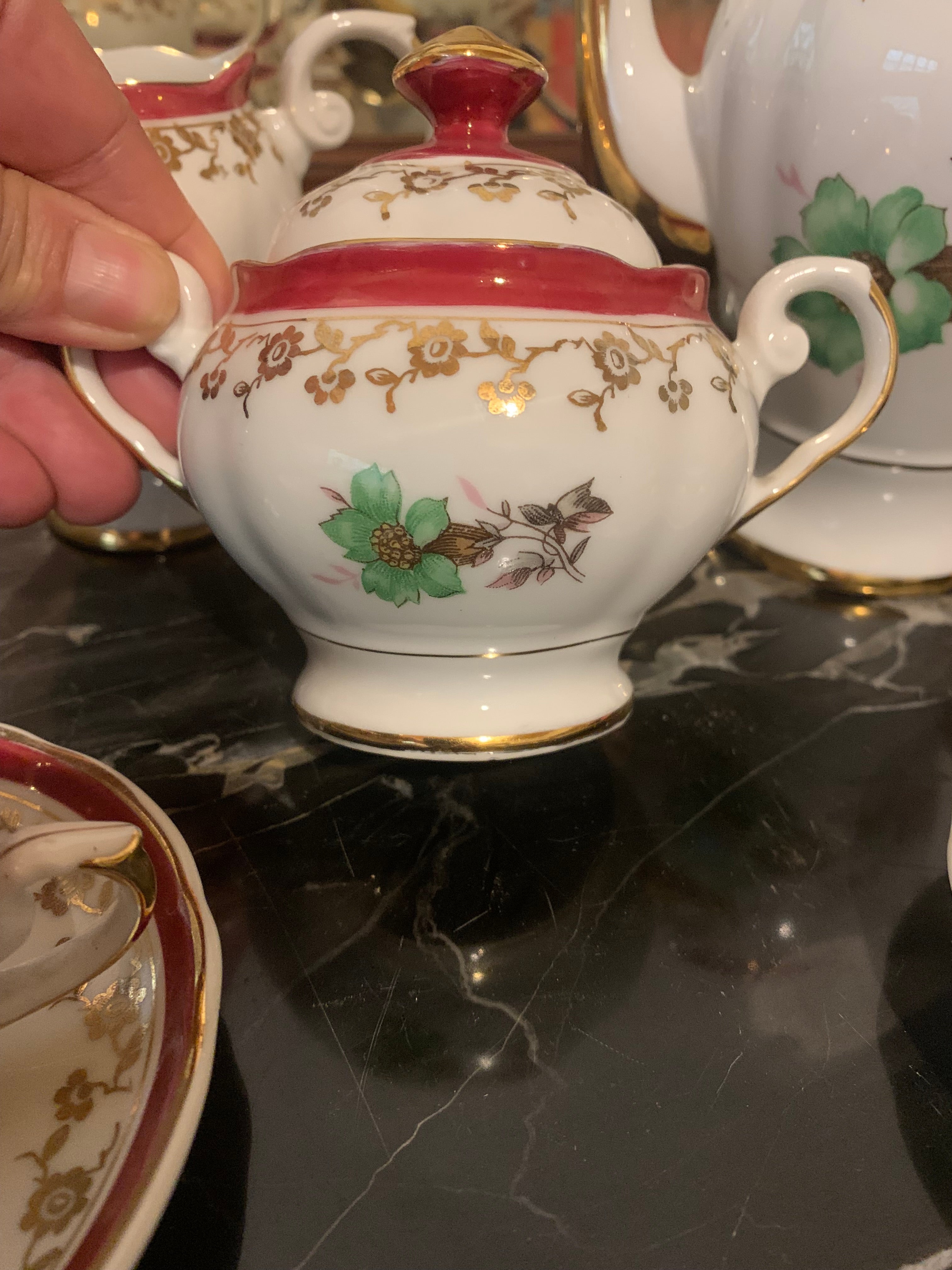 Maravilhoso e antigo jogo de café em porcelana Real