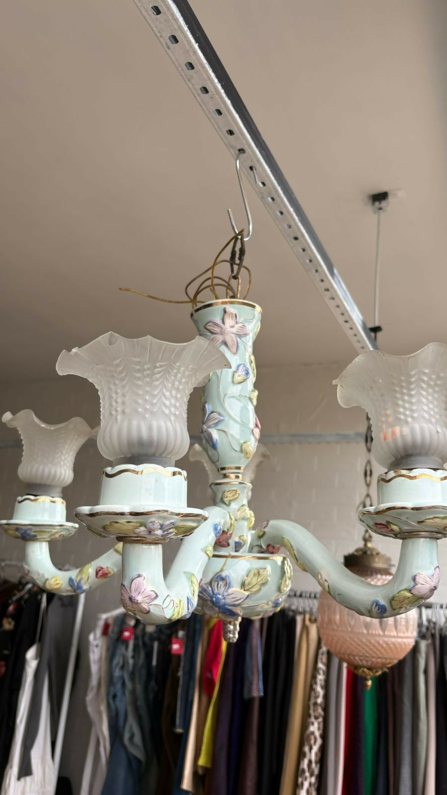 Lustre Vintage Clássico em Porcelana Pintada (4 Braços)