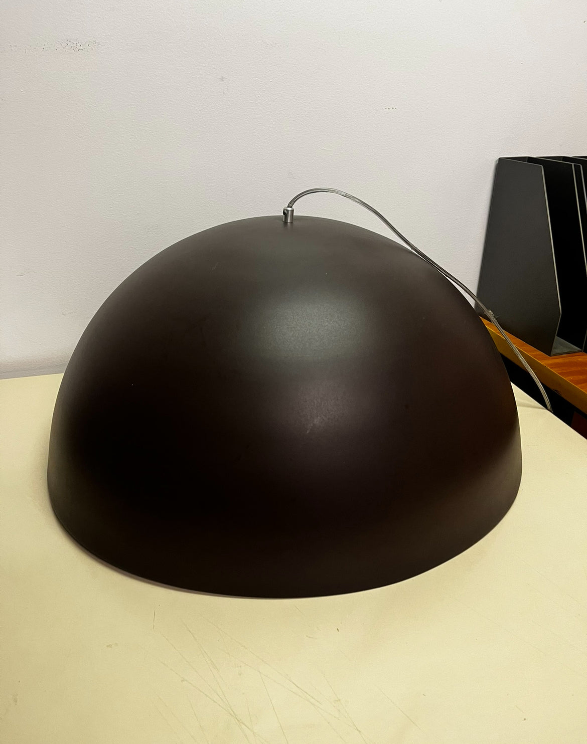 Luminária pendente de teto Preta em estilo industrial em metal