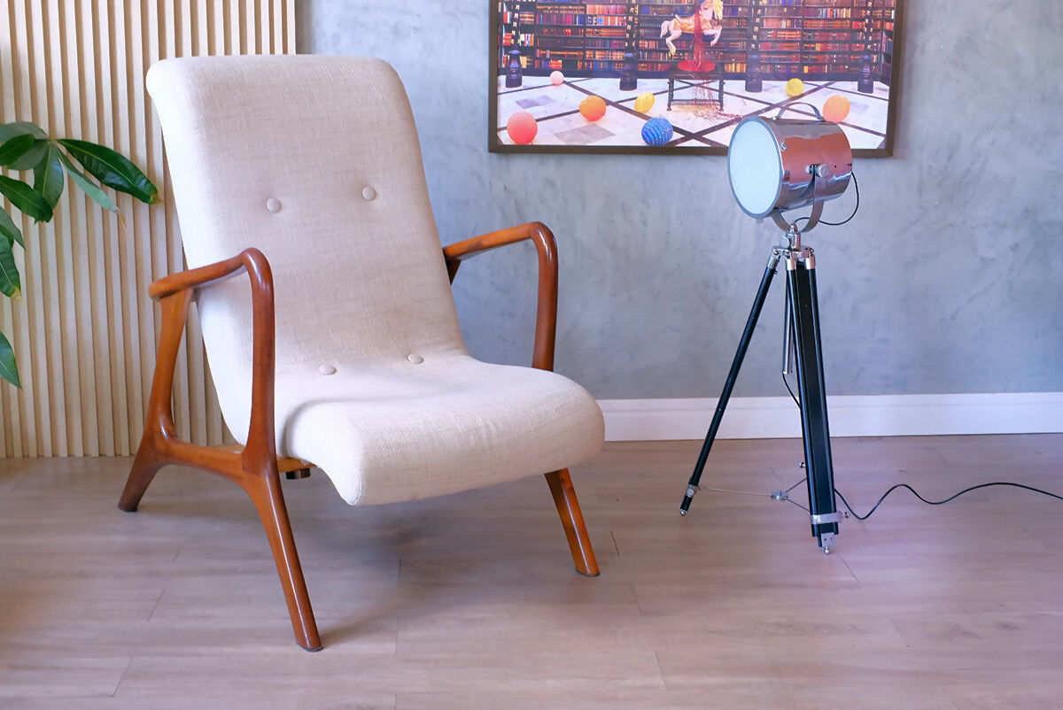 poltrona Vladimir Kagan em linho premium