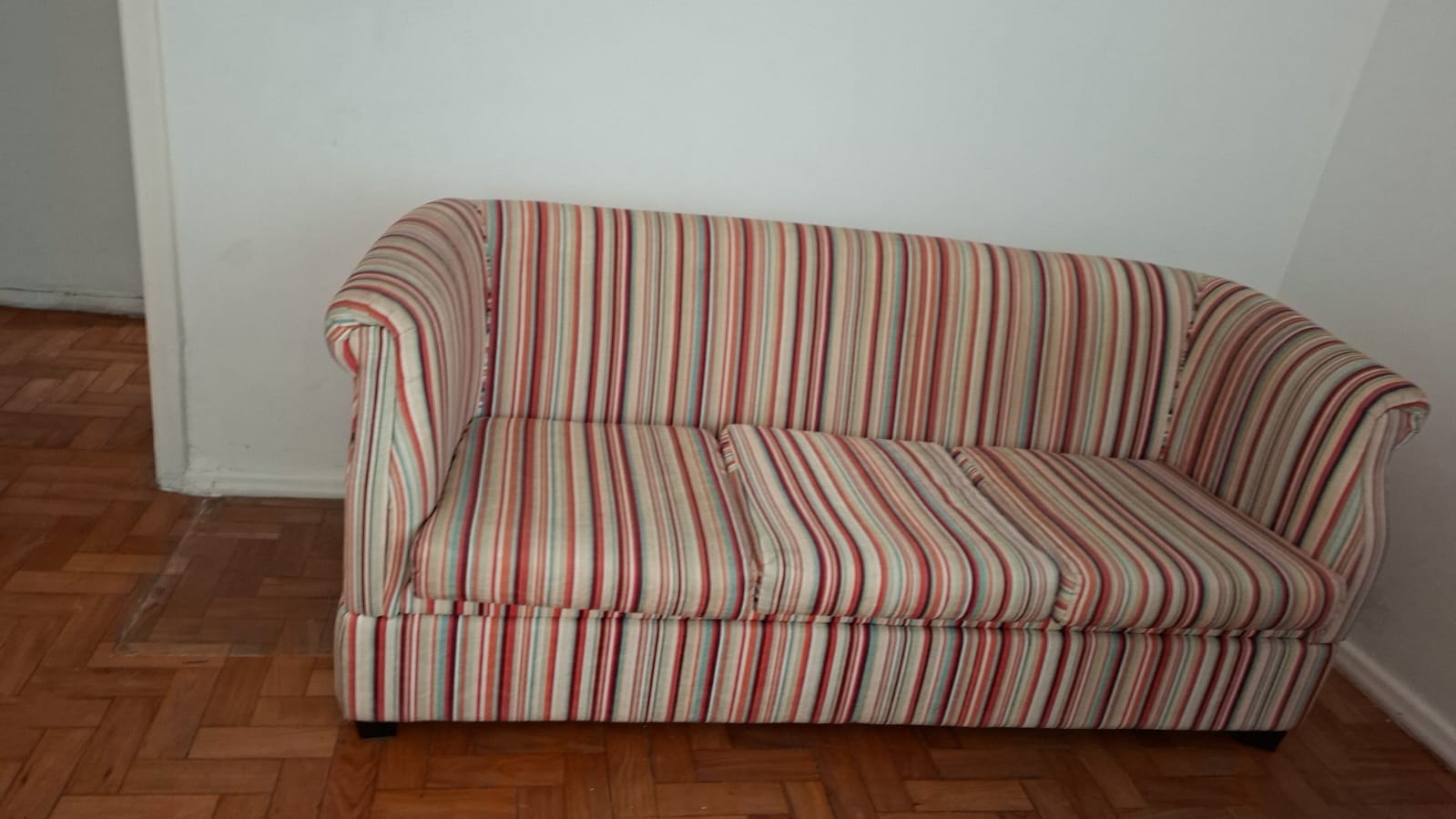 Sofá 3 lugares listrado
