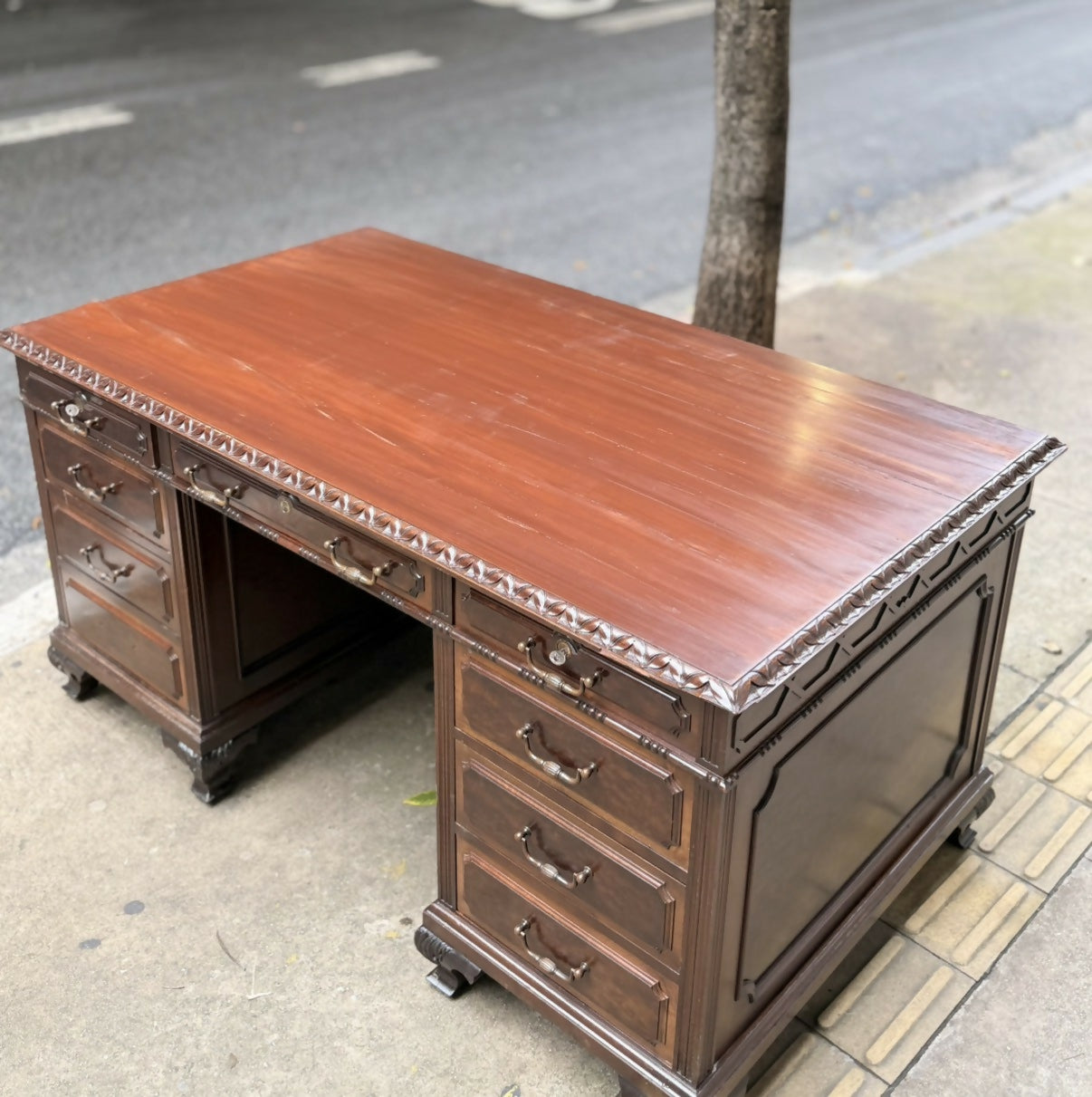 Escrivaninha Art Déco em madeira maciça