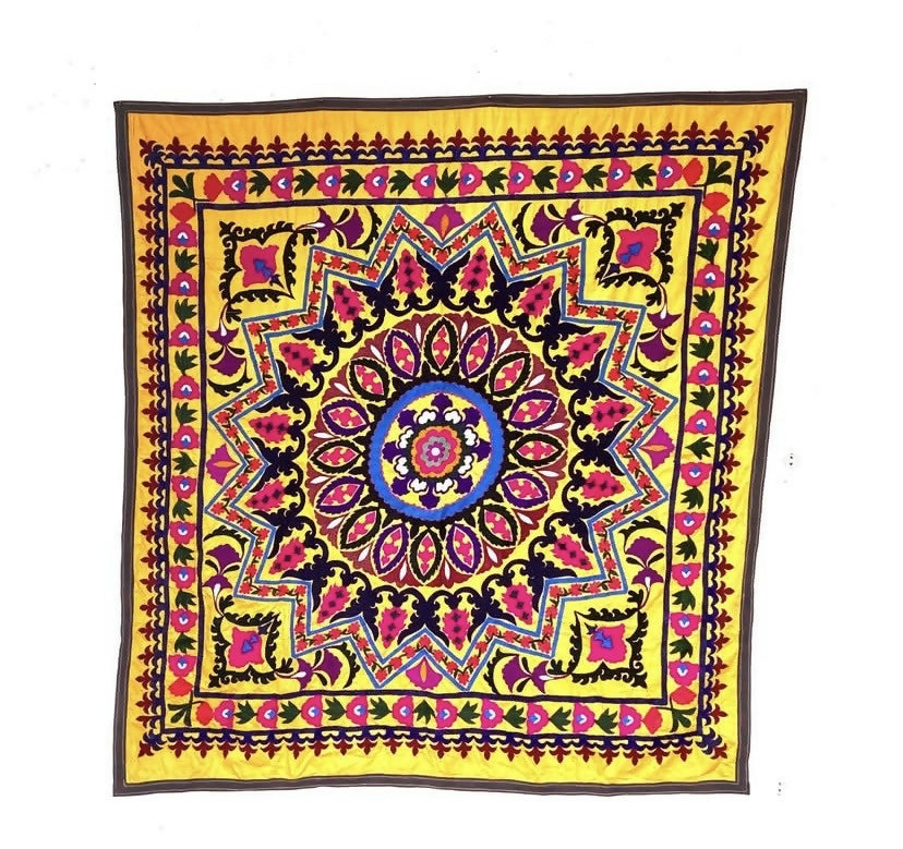 Bordado Suzani feito no Uzbequistão