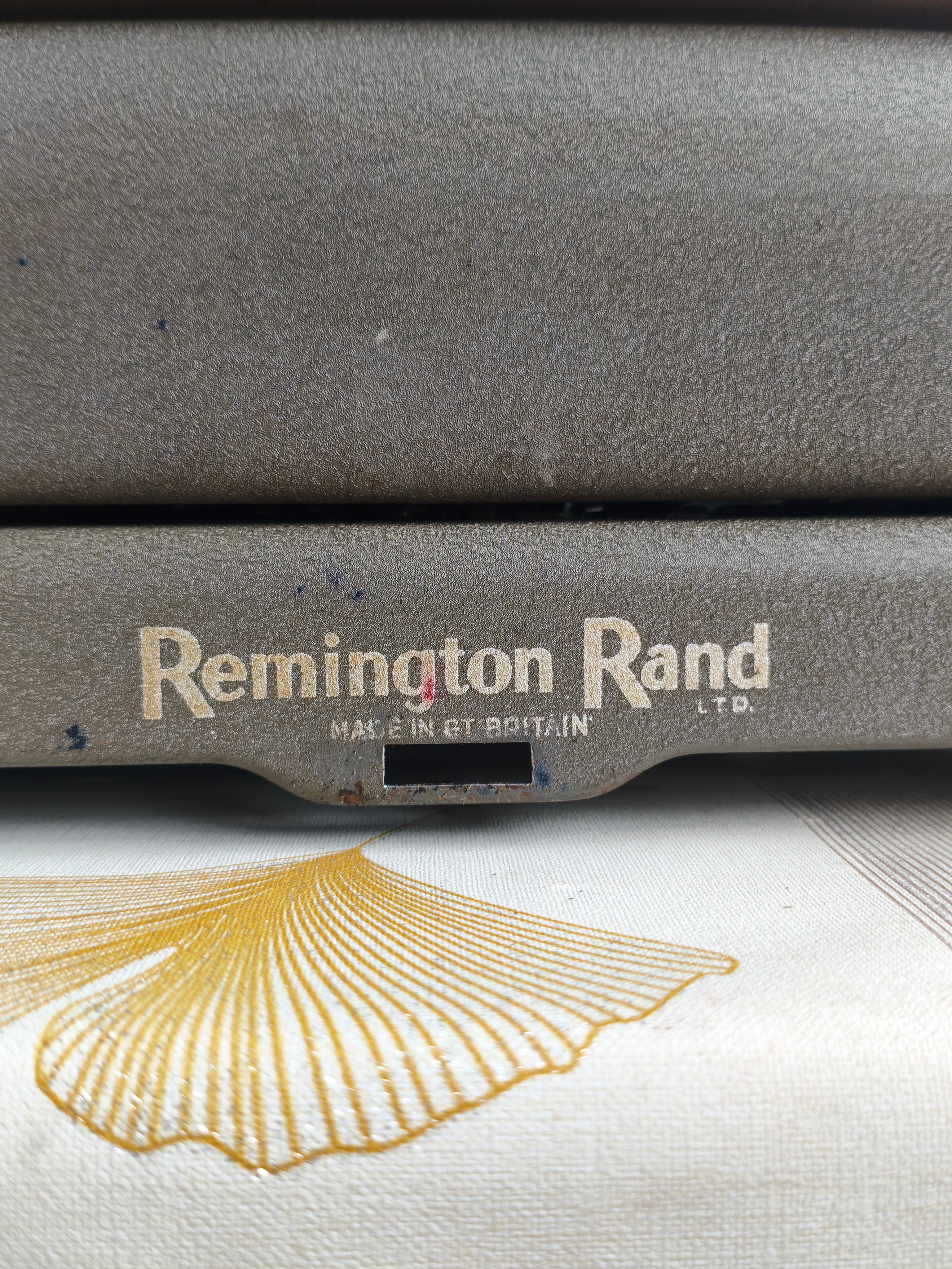 Máquina de escrever Remington Rand com maleta