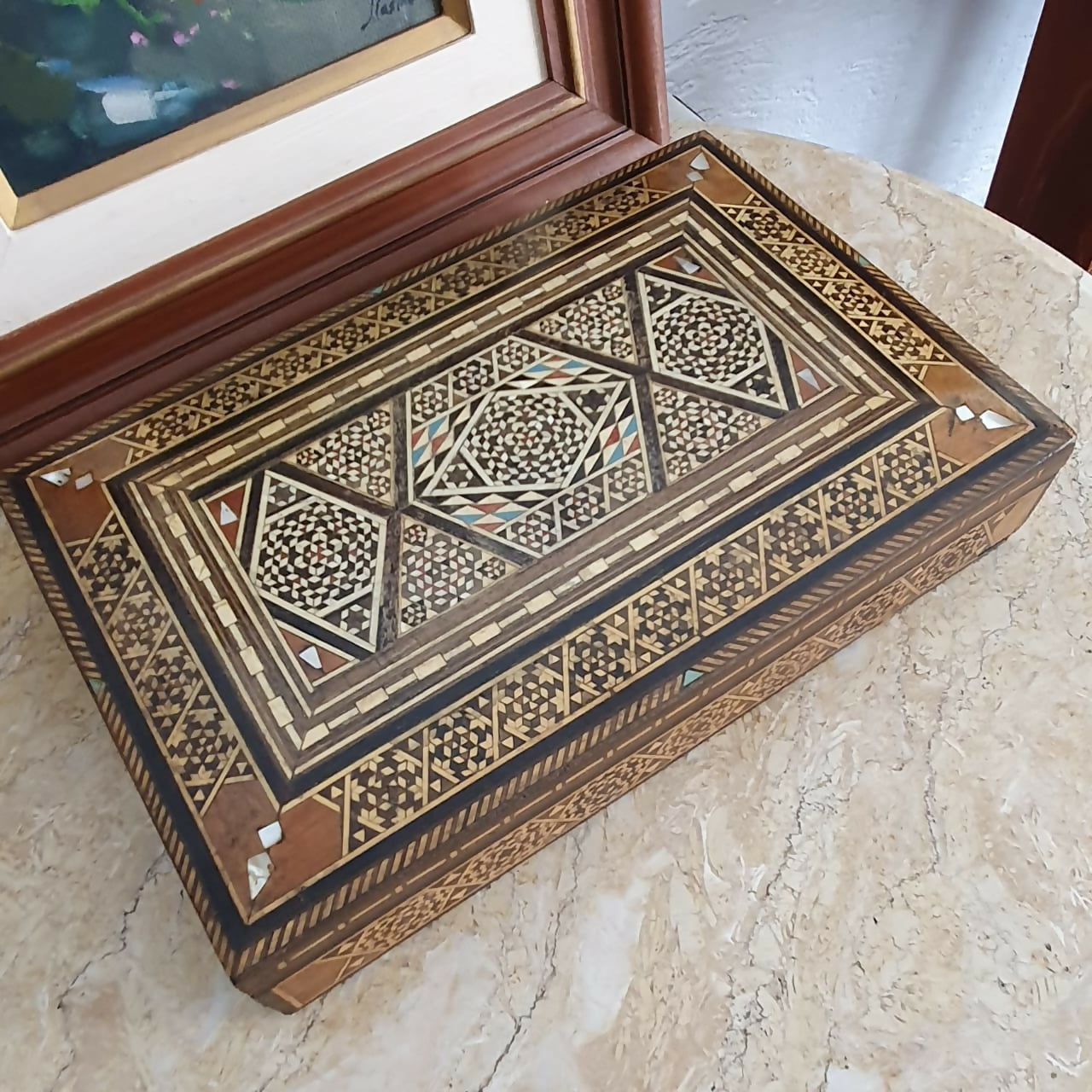 Caixa turca em madeira marchetada, com forro interno em veludo. Perfeita!