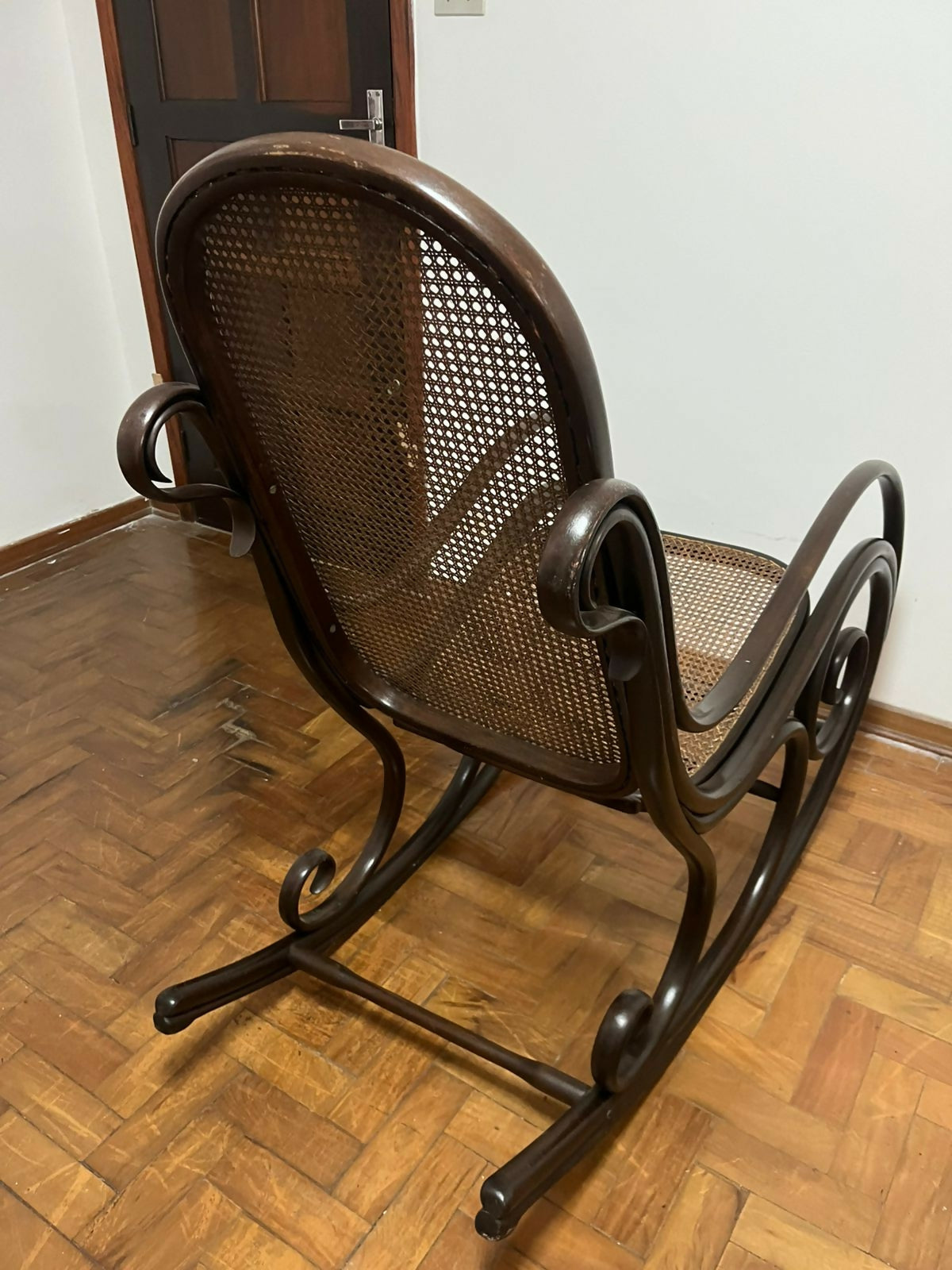Cadeira de balanço antiga
