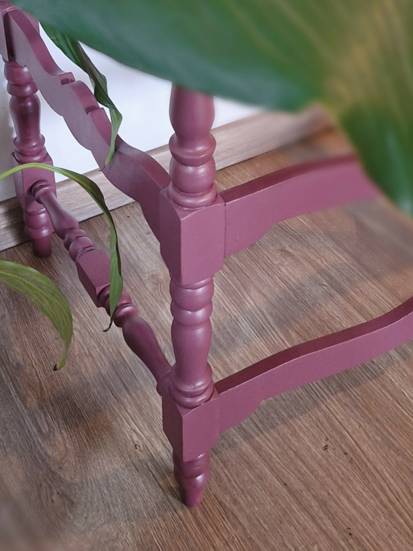 Mesa de apoio / lateral de madeira em cor cereja