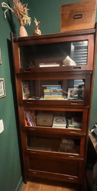 Antigo Livreiro em perfeito estado!!!