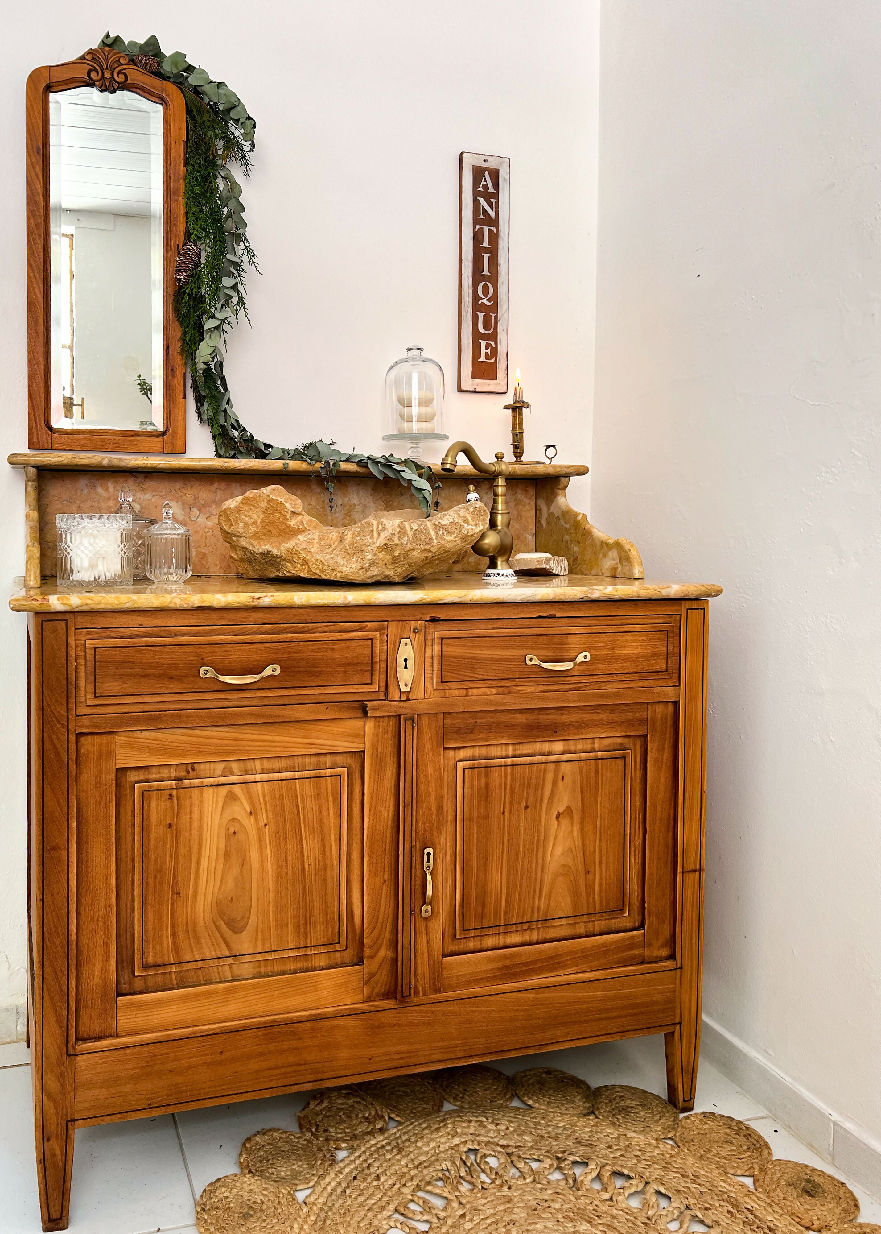 Móvel lavabo em. madeira marchetada e mármore