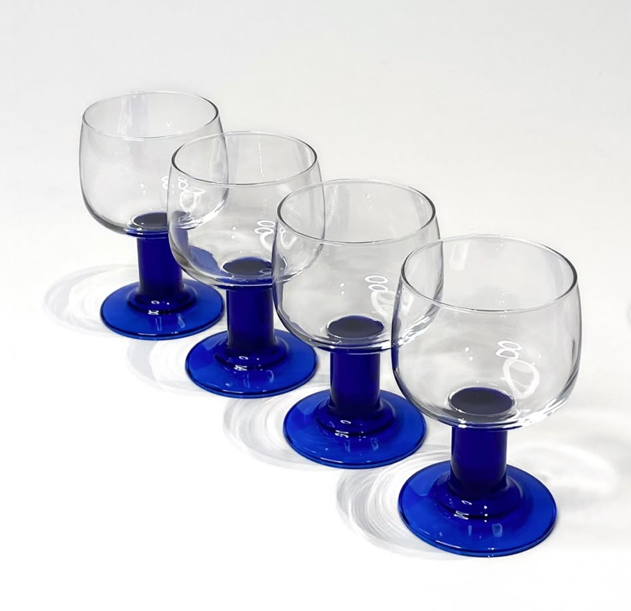 04 Taças de vinho Luminarc em demi cristal e base azul 