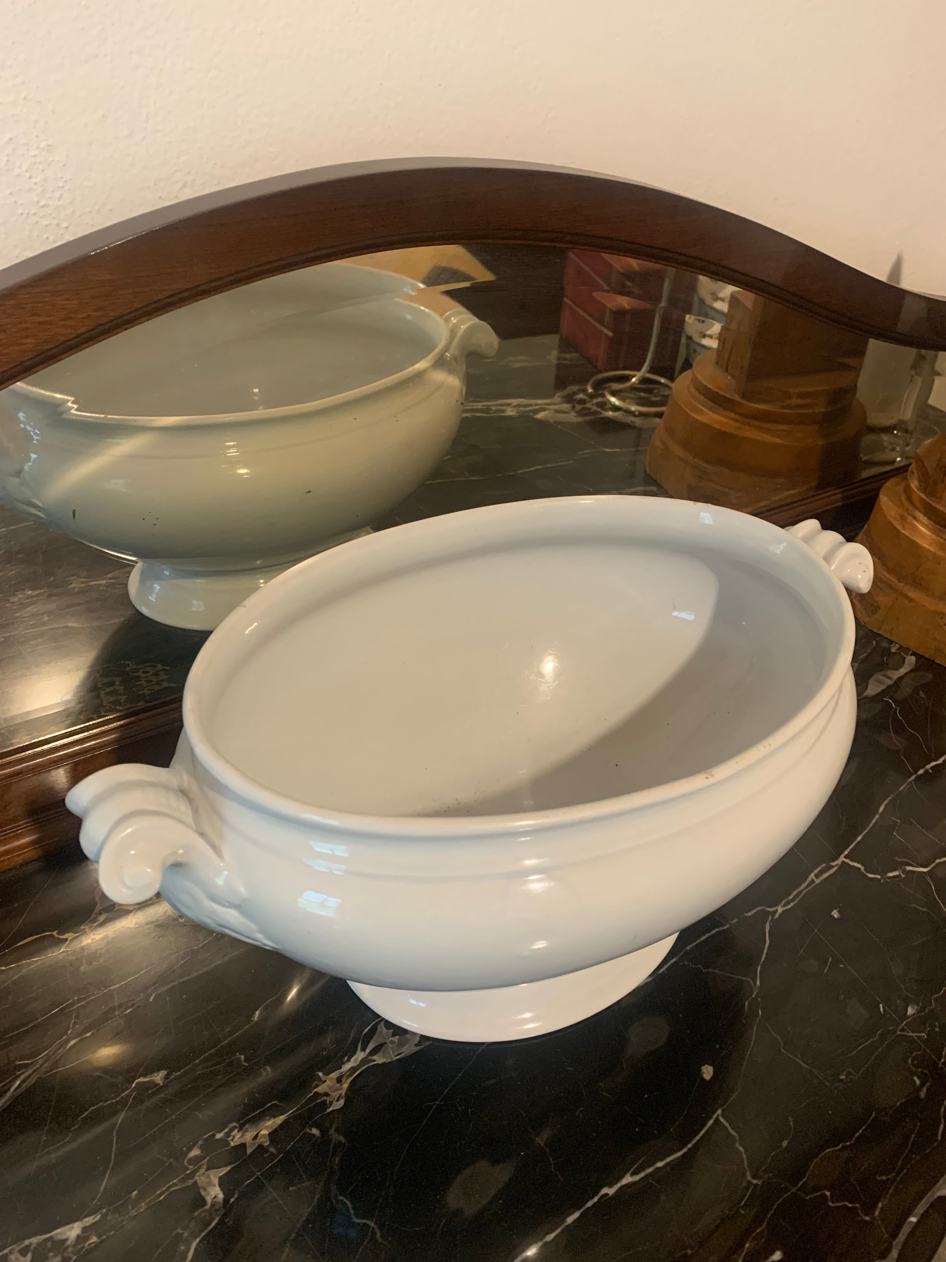 Espetacular Centro de mesa / Vaso oval Inglês em porcelana branca 