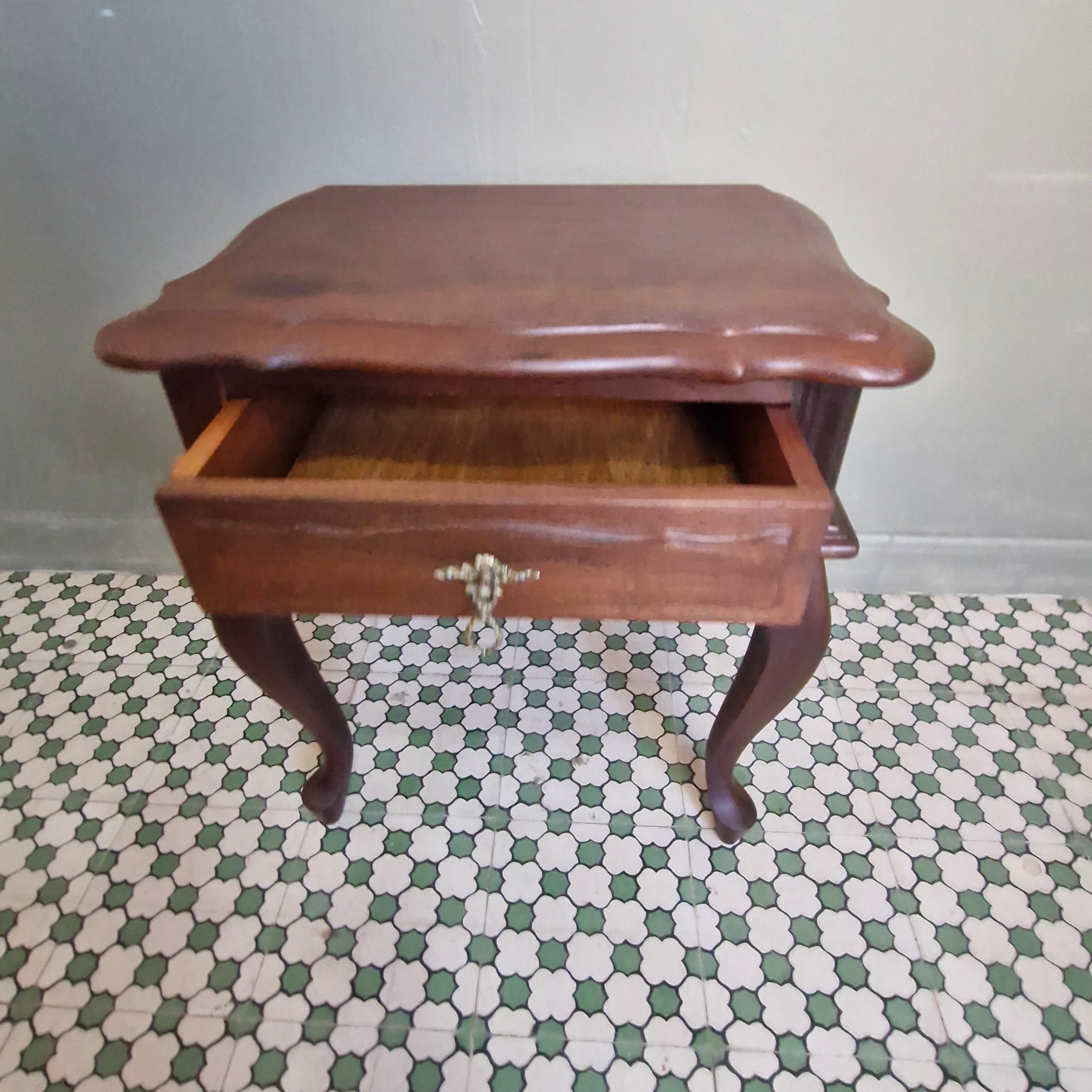 Mesa de cabeceira Luis XV