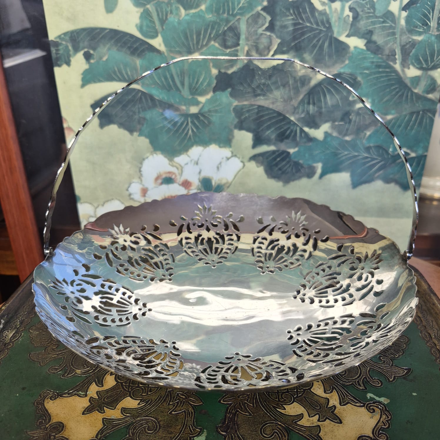  Cesta fruteira em metal espessurado à prata, anos 60. Ótimo banho.  Está linda!