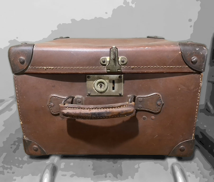 Mini baú antigo de couro