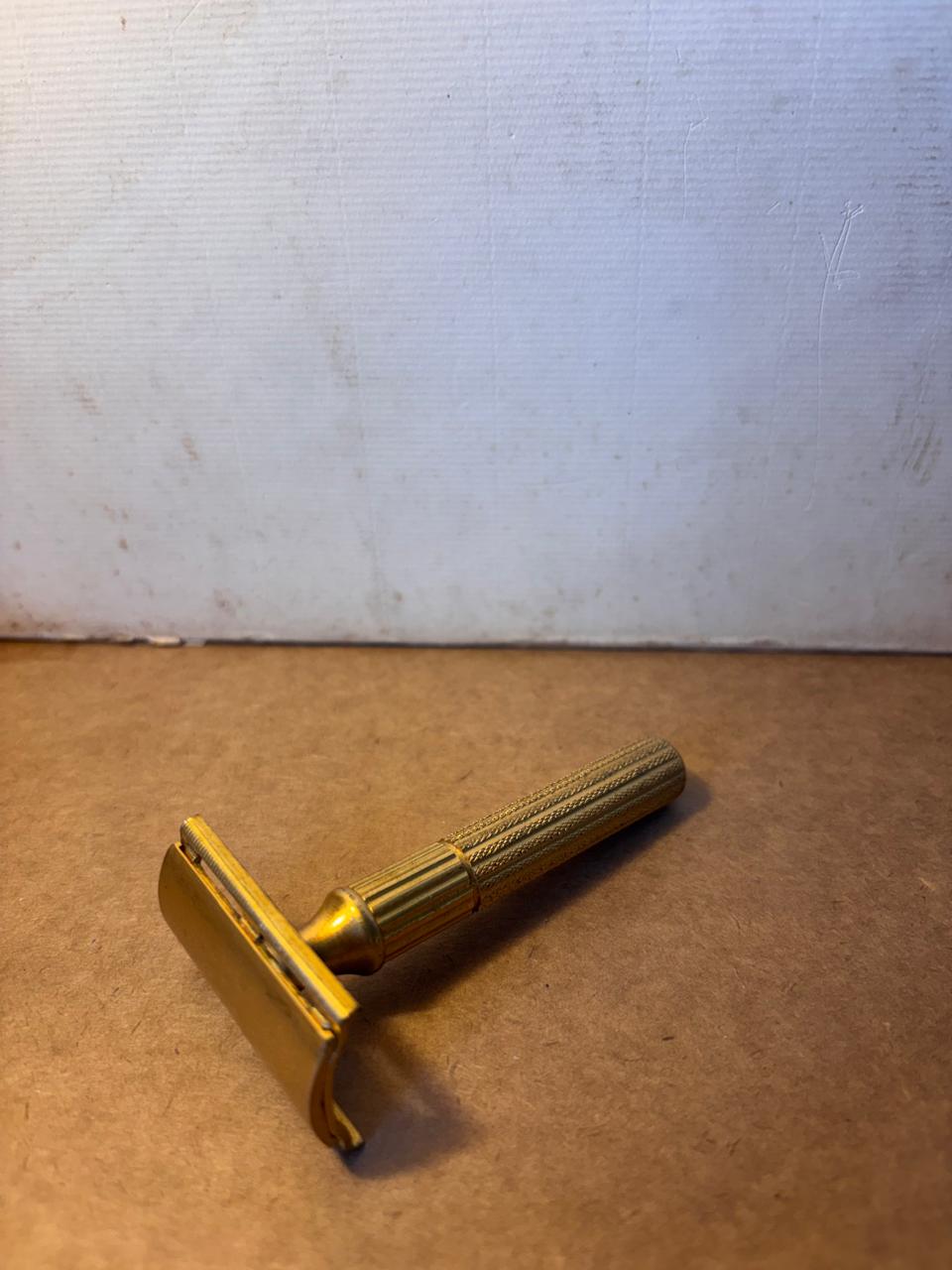 Aparelho de barbear Gillette brasileiro com estojo Apollo alemão (DMCPS_769)