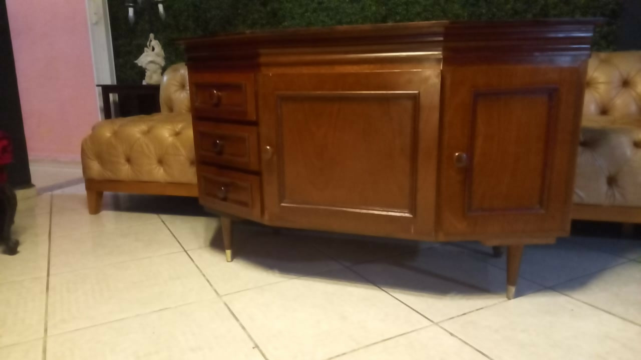 Aparador / Buffet em madeira com gavetas