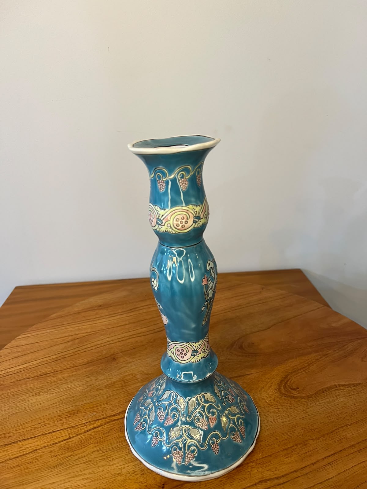 Castiçal em porcelana azul Jena Hall decorado – 26,5 cm (2 unidades disponíveis)