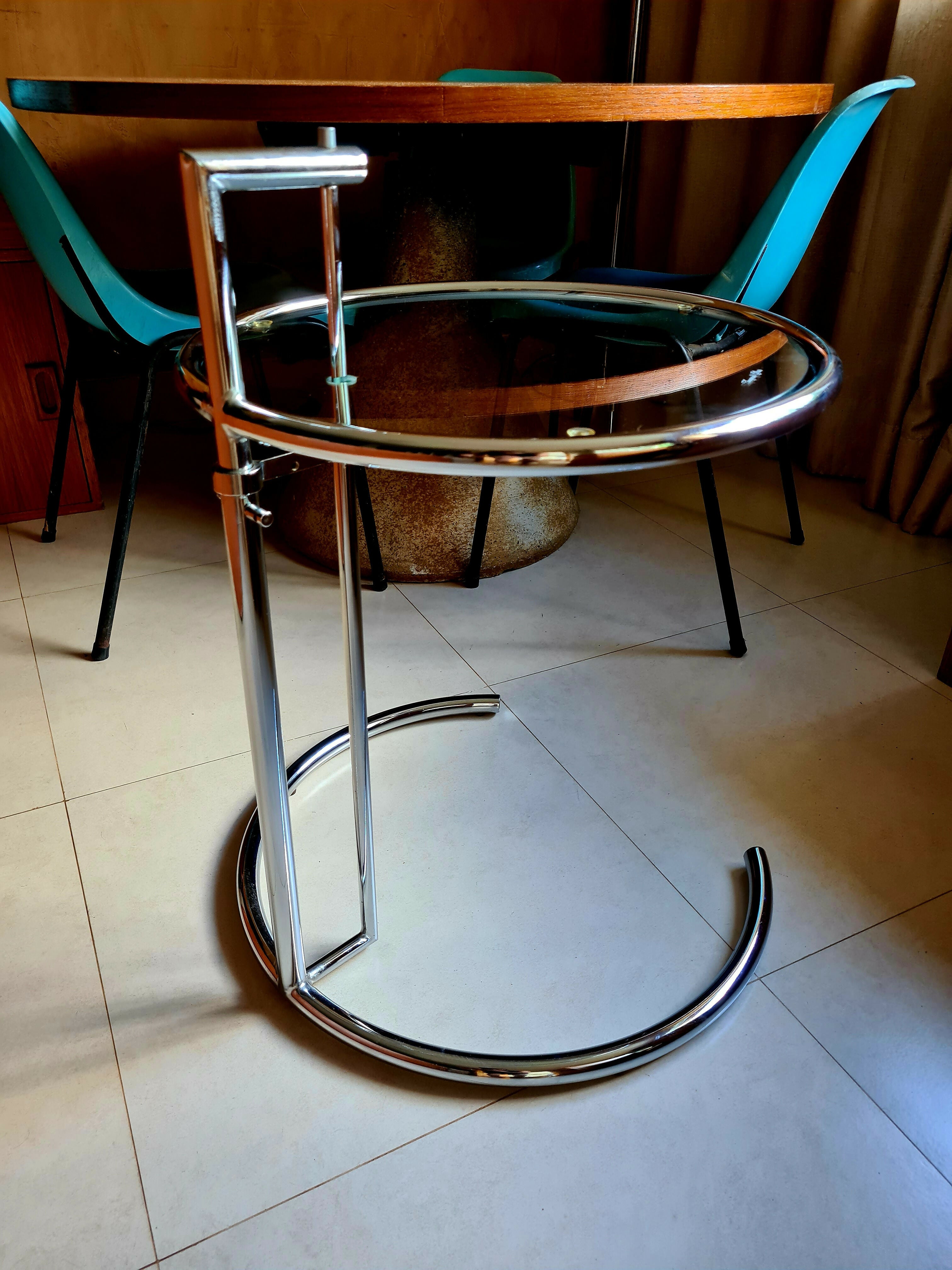 Mesa de apoio Eileen Gray E-1027