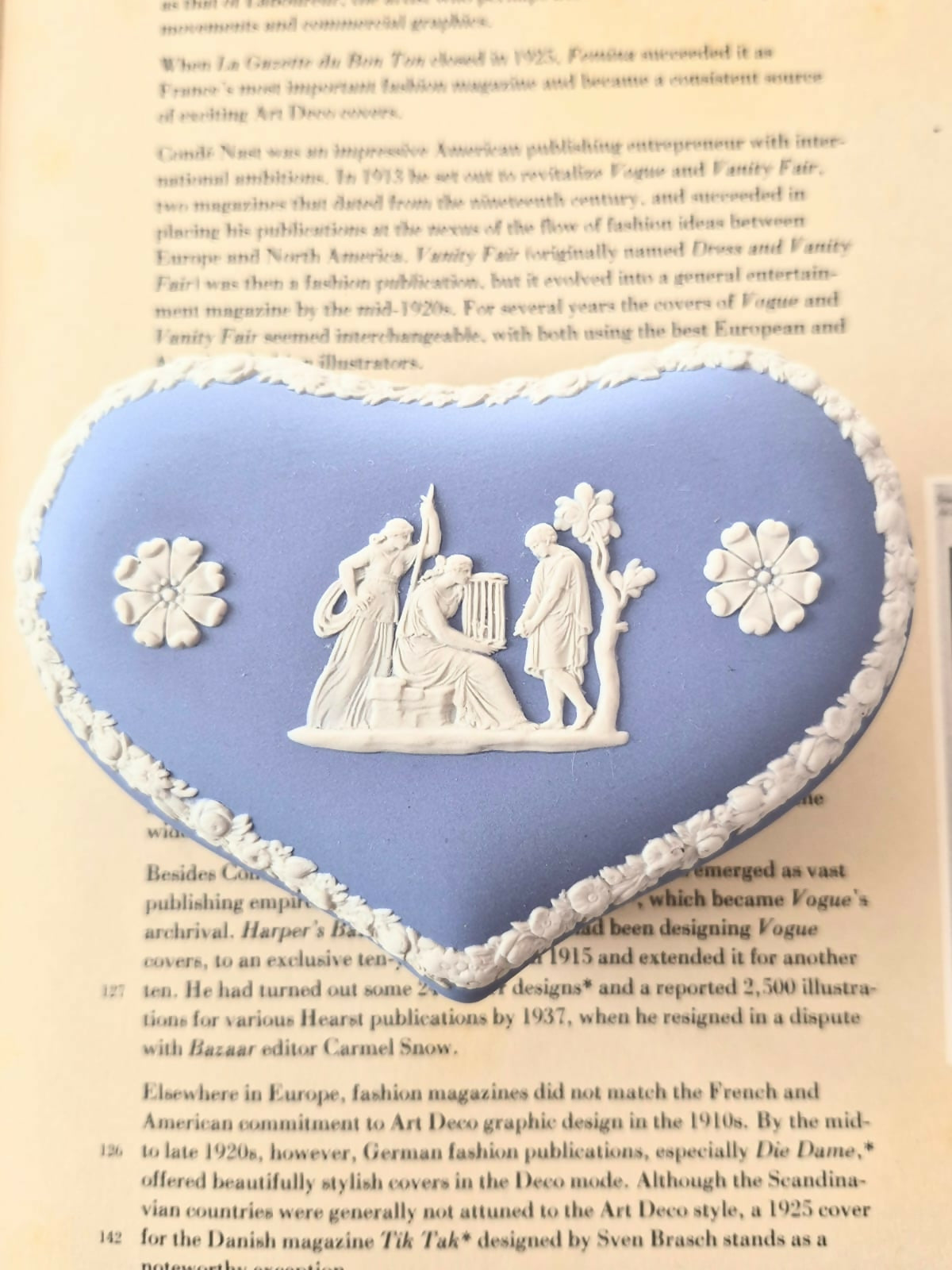 Caixa porta joias em jasperware inglês Wedgwood. Maravilhosa!