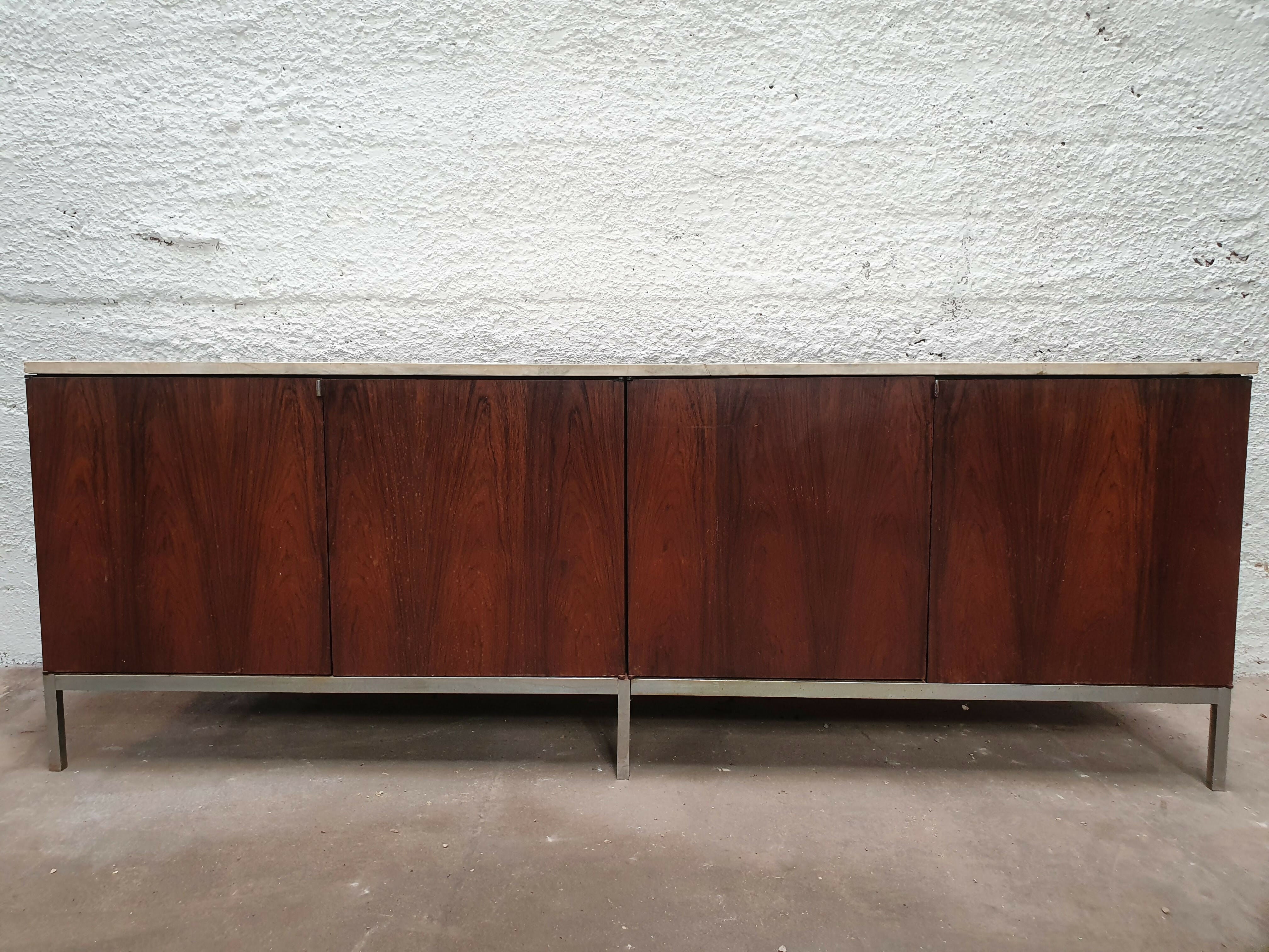 Buffet knoll jacarandá