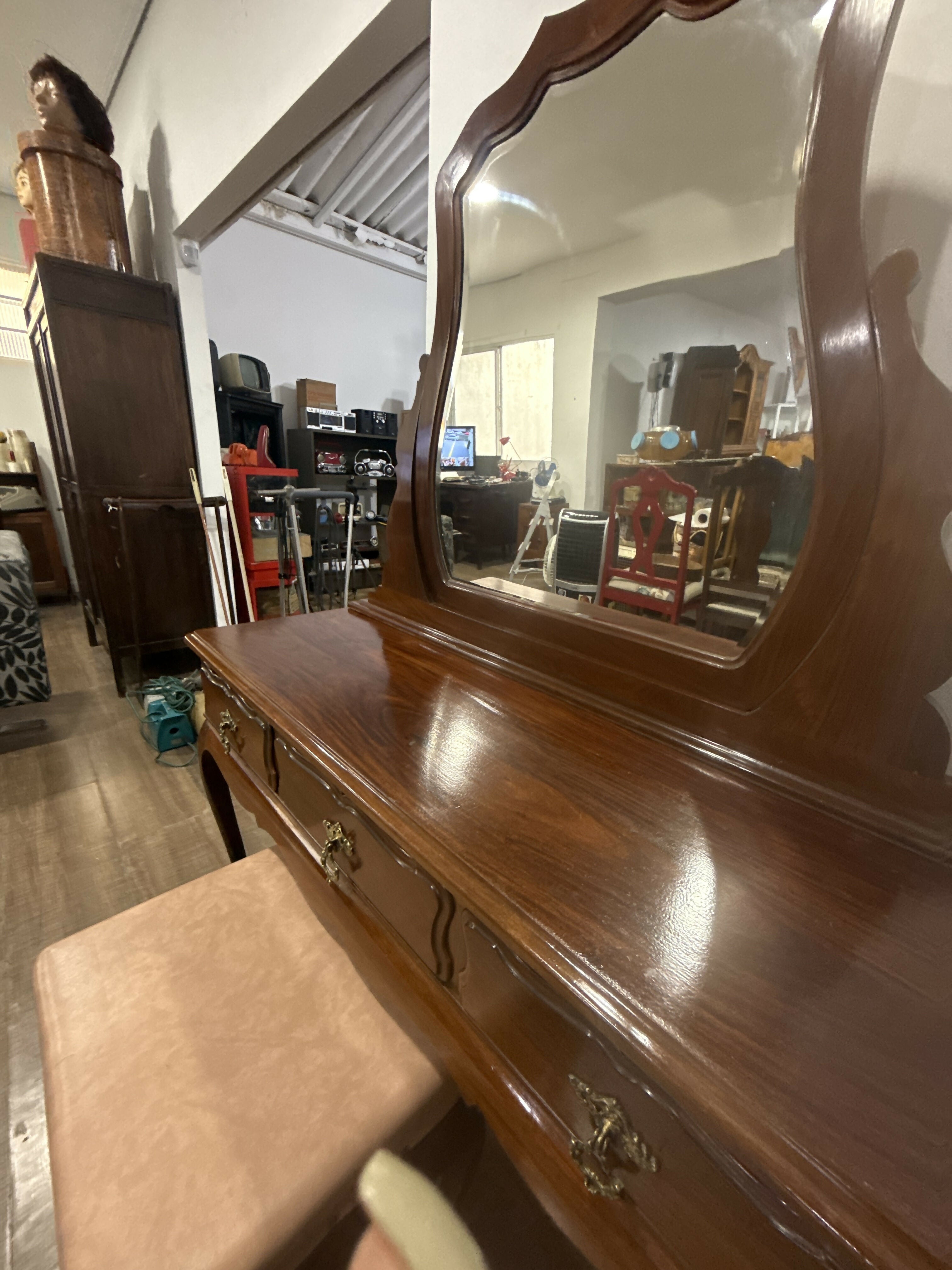 Penteadeira em Jacarandá Nobre com banqueta – TRADIÇÃO FAMILIAR E MARCENARIA BRASILEIRA ✨