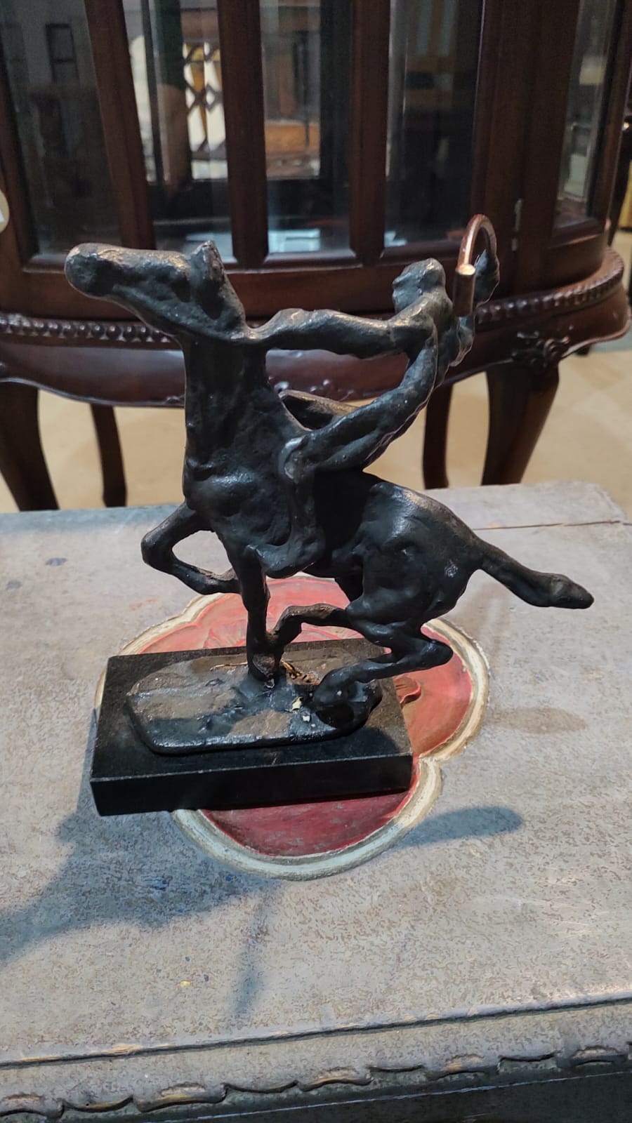 Escultura Cavaleiro a Cavalo em Ferro Fundido
