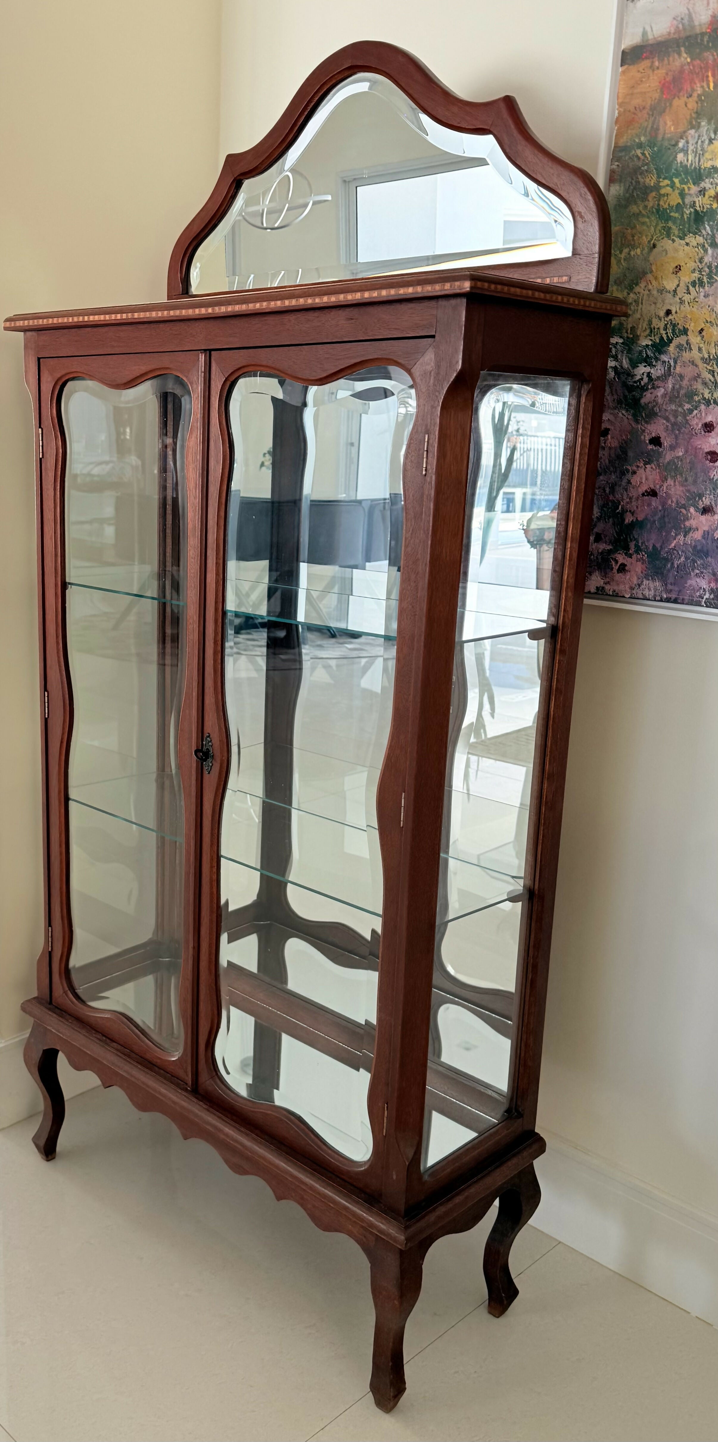 Pequena cristaleira. Obra de arte!!!