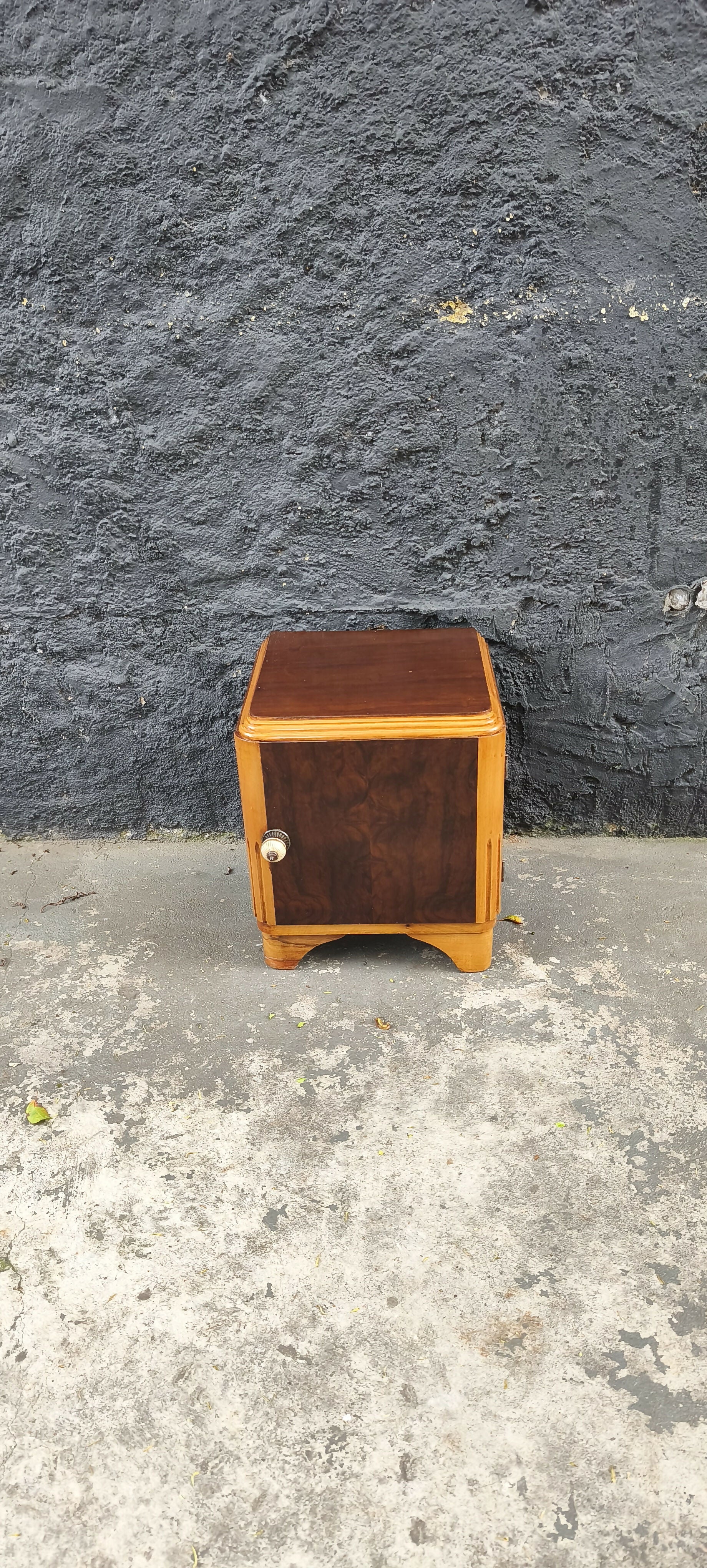 Mesa de cabeceira ou auxiliar estilo Art Déco
