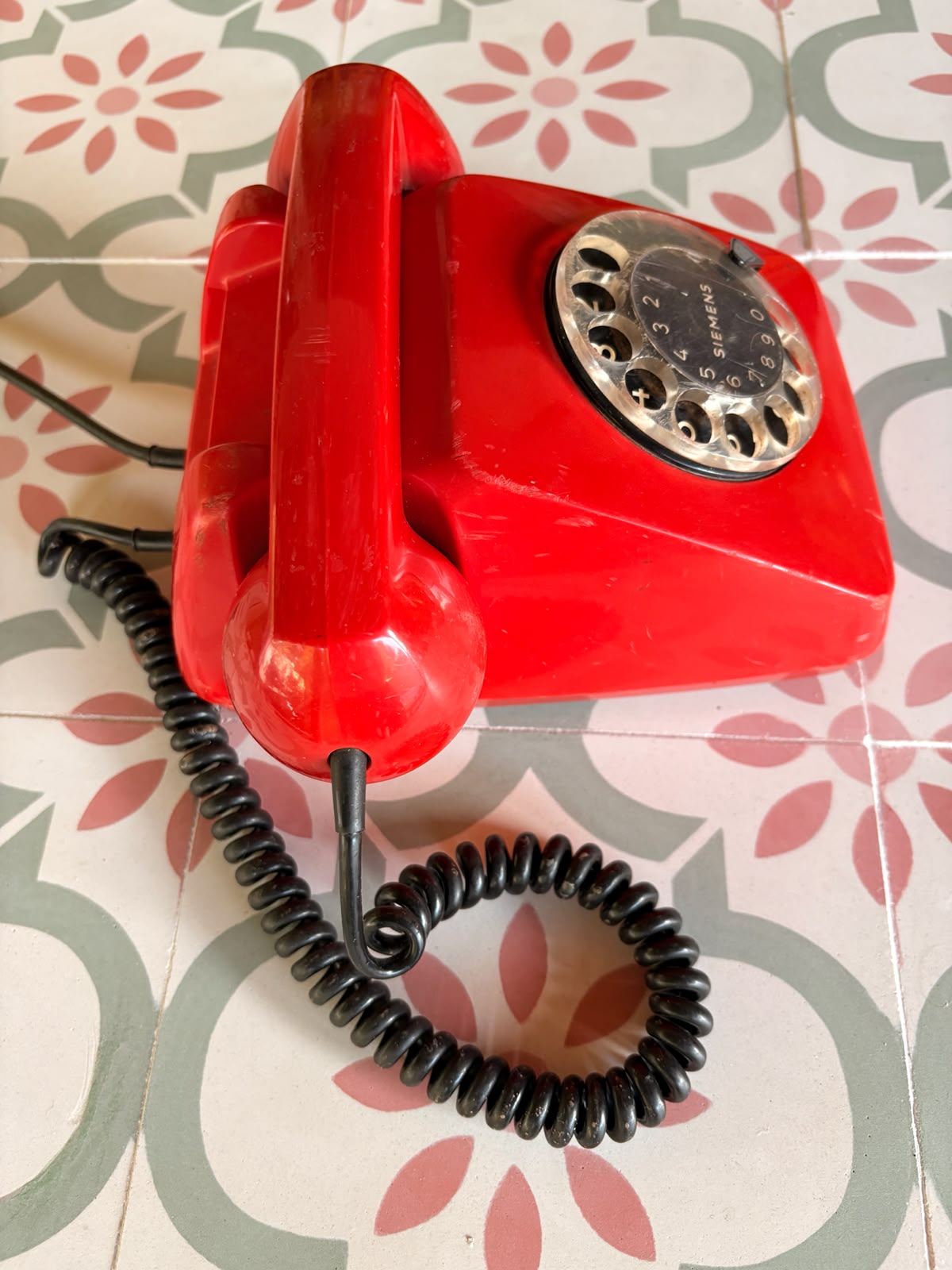 Telefone antigo vermelho Siemens 